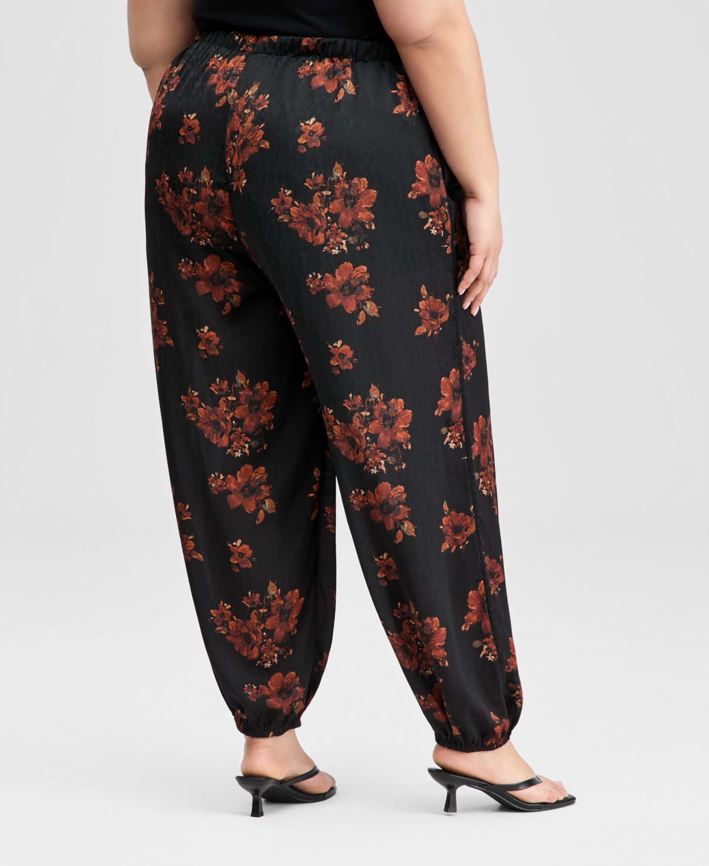 Женские брюки And Now This Trendy Plus Size Floral Balloon-Leg Drawstring, цвет: Чёрный — фото 4