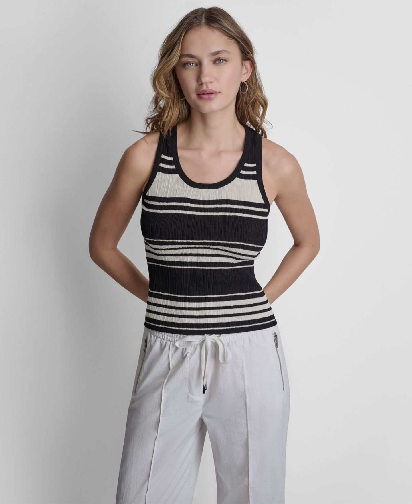Женский свитер DKNY Striped Sweater Tank Top, цвет: Чёрный / Кокосовый — фото 1