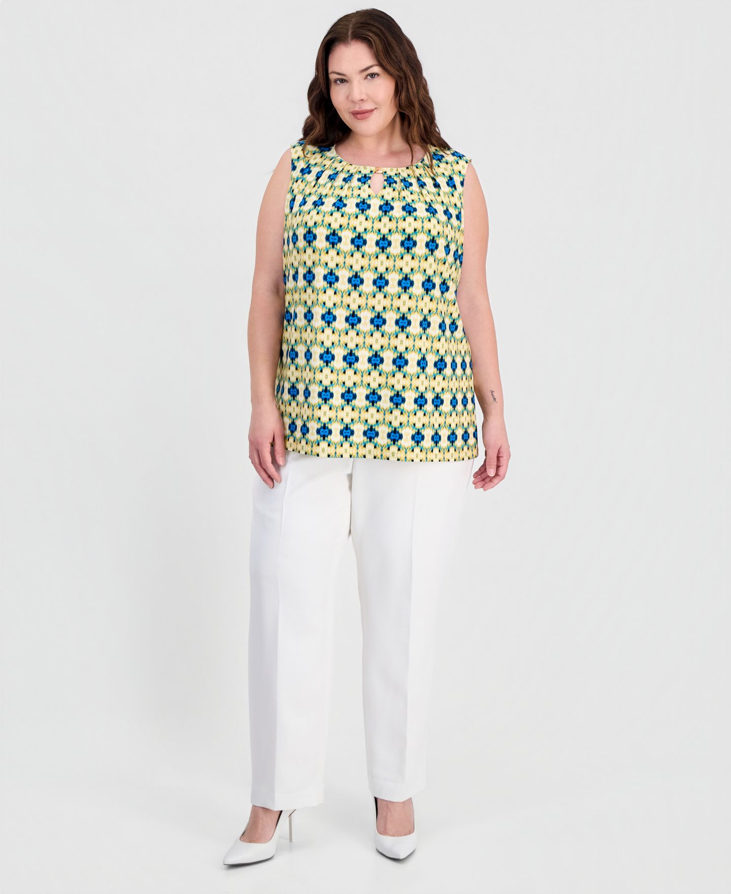 Женский топ Kasper Plus Size Printed Pleat-Neck Sleeveless Top, цвет: Разноцветный — фото 2