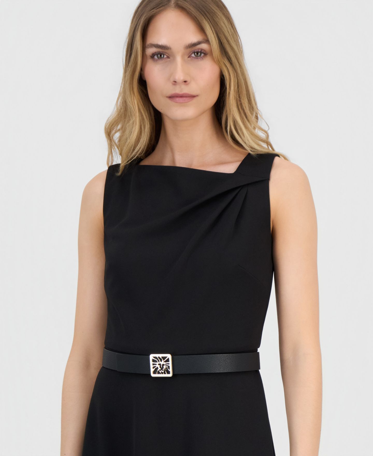 Женское платье Anne Klein Asymmetric-Neck Belted Midi, цвет: Чёрный — фото 4