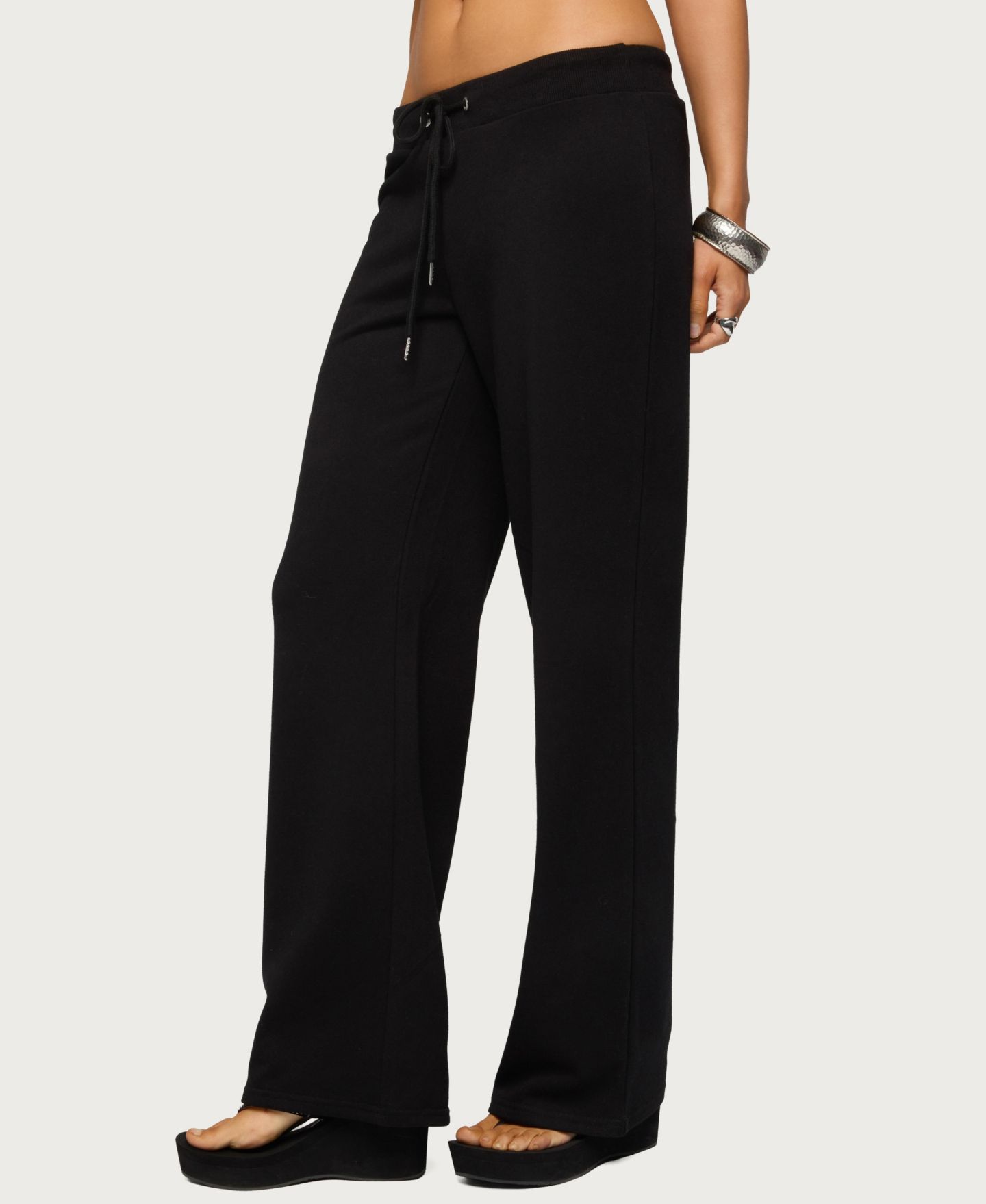Женские брюки Edikted Quinn Straight Leg Sweatpants, цвет: Чёрный — фото 4
