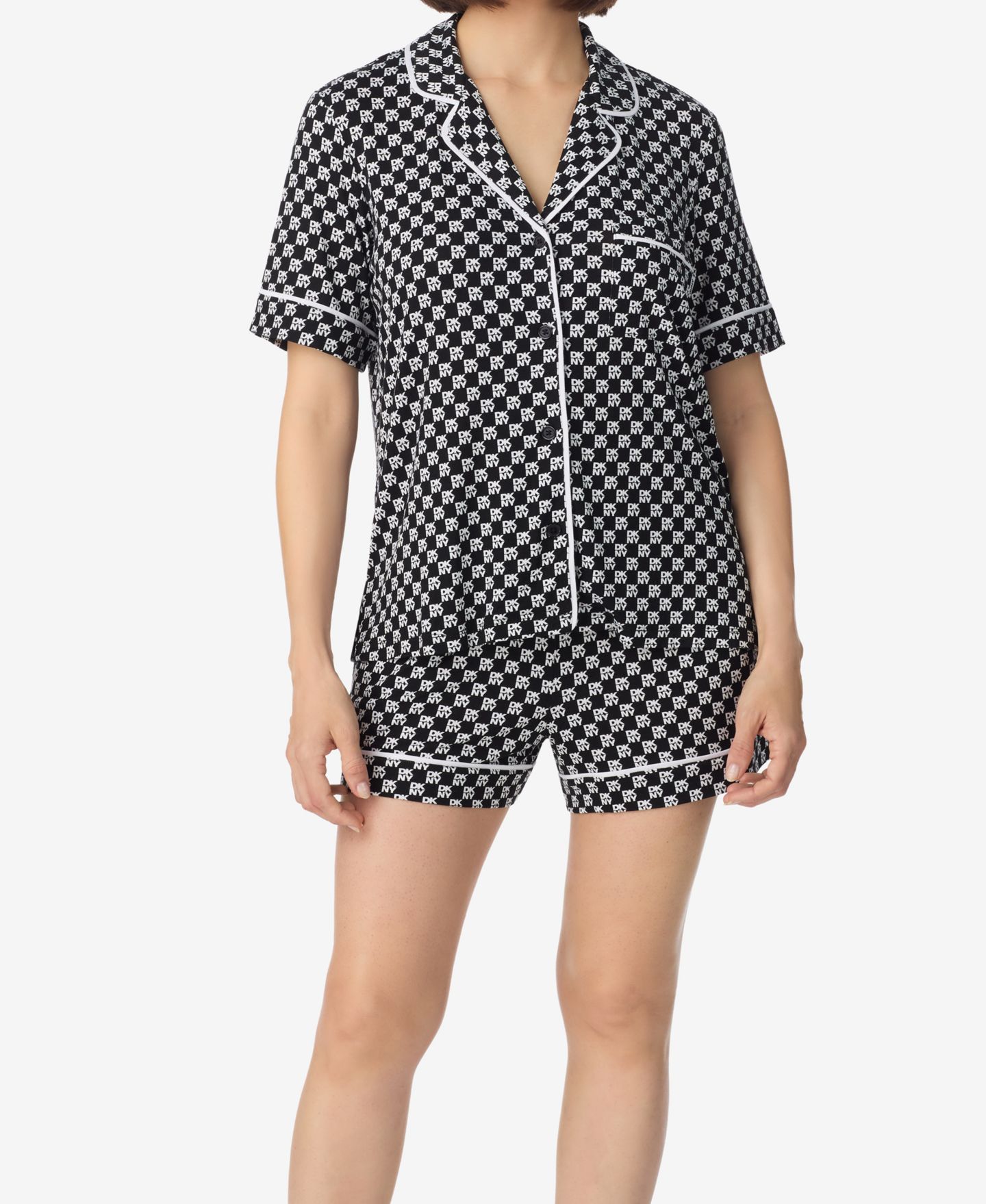 Женский пижамный комплект DKNY: топ с воротником и коротким рукавом и боксеры, цвет: Чёрный — фото 3