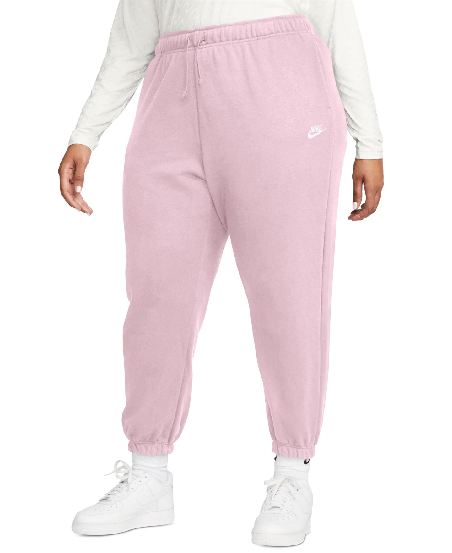Женские брюки Nike Plus Size Sportswear Club Fleece Mid-Rise Oversized Sweatpants, цвет: Розовый пенный / Белый — фото 1