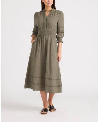 ellen tracy green dress ellen tracy green dress. Size 16. Floral pattern. Gold accents