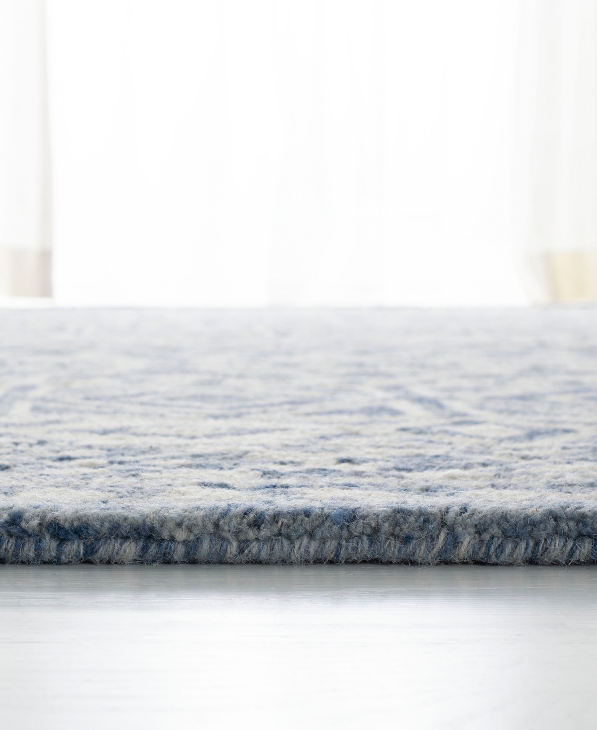 Lauren Ralph Lauren Theresa LRL6650A Ivory and Blue 5' X 8' Area Rug