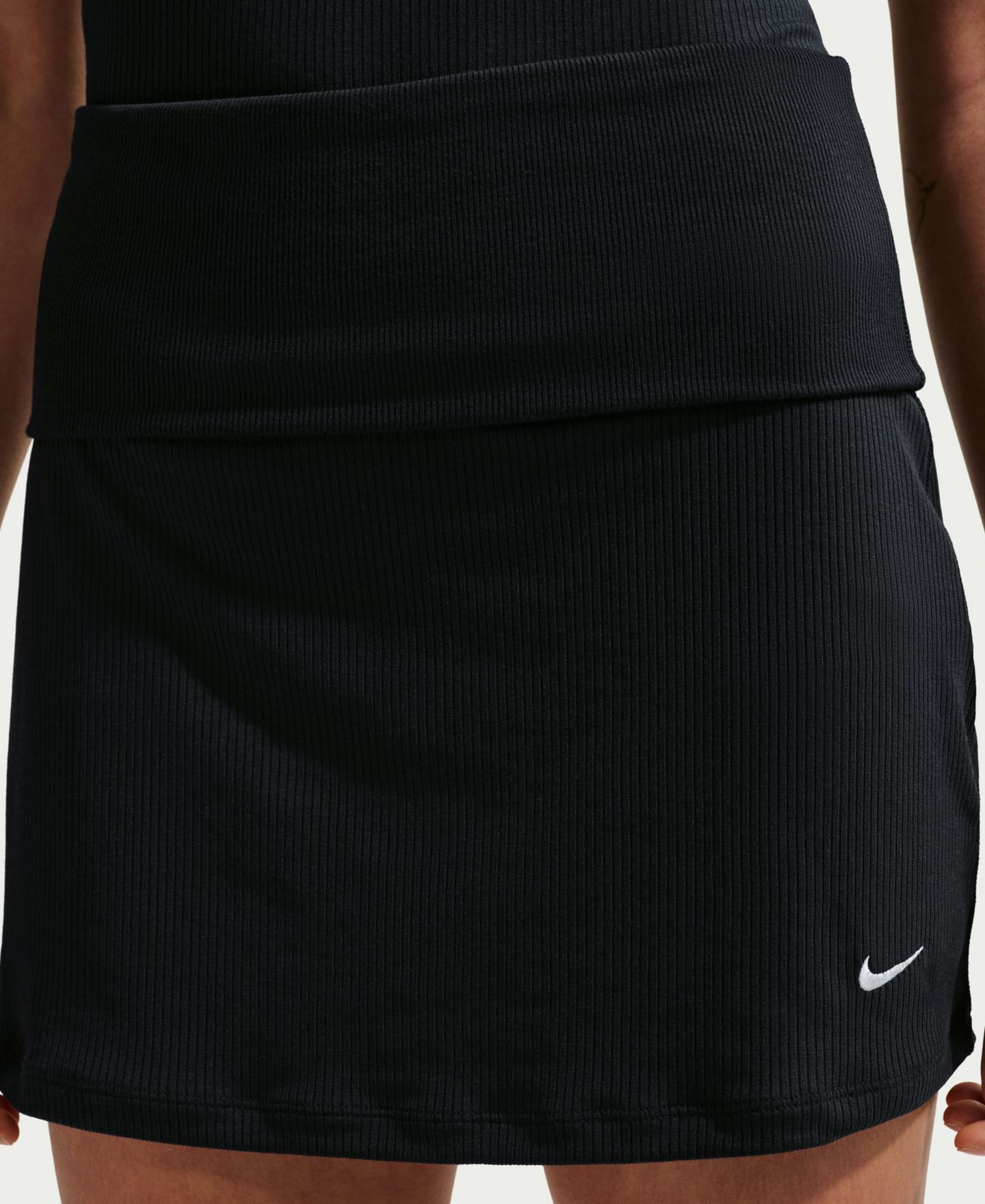 Женская юбка-шорты Nike Sportswear Chill Knit Mid-Rise Tight Ribbed Skort, цвет: Чёрный / Молочный — фото 3