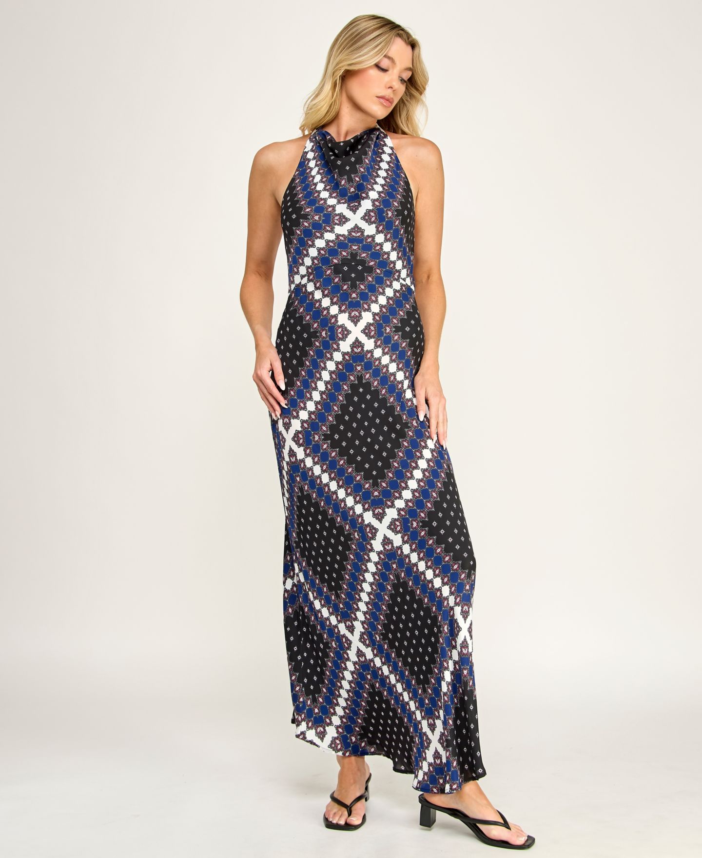 Женское платье INVITEE Juniors' Printed Halter Neck Maxi, цвет: Синий разноцветный — фото 3