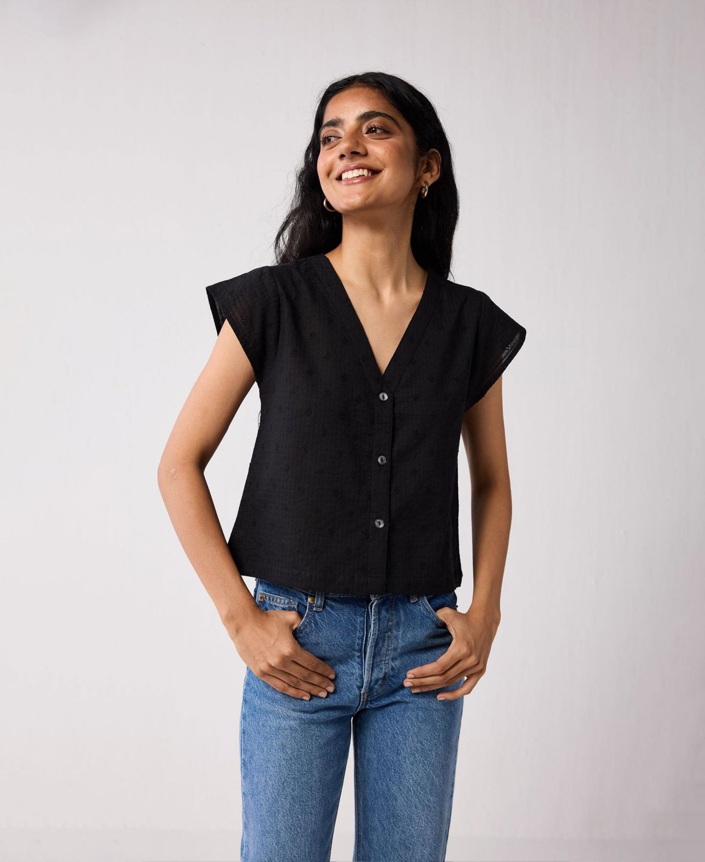 Женский топ Reistor V-Neck Embroidered with Front Buttons — фото 6