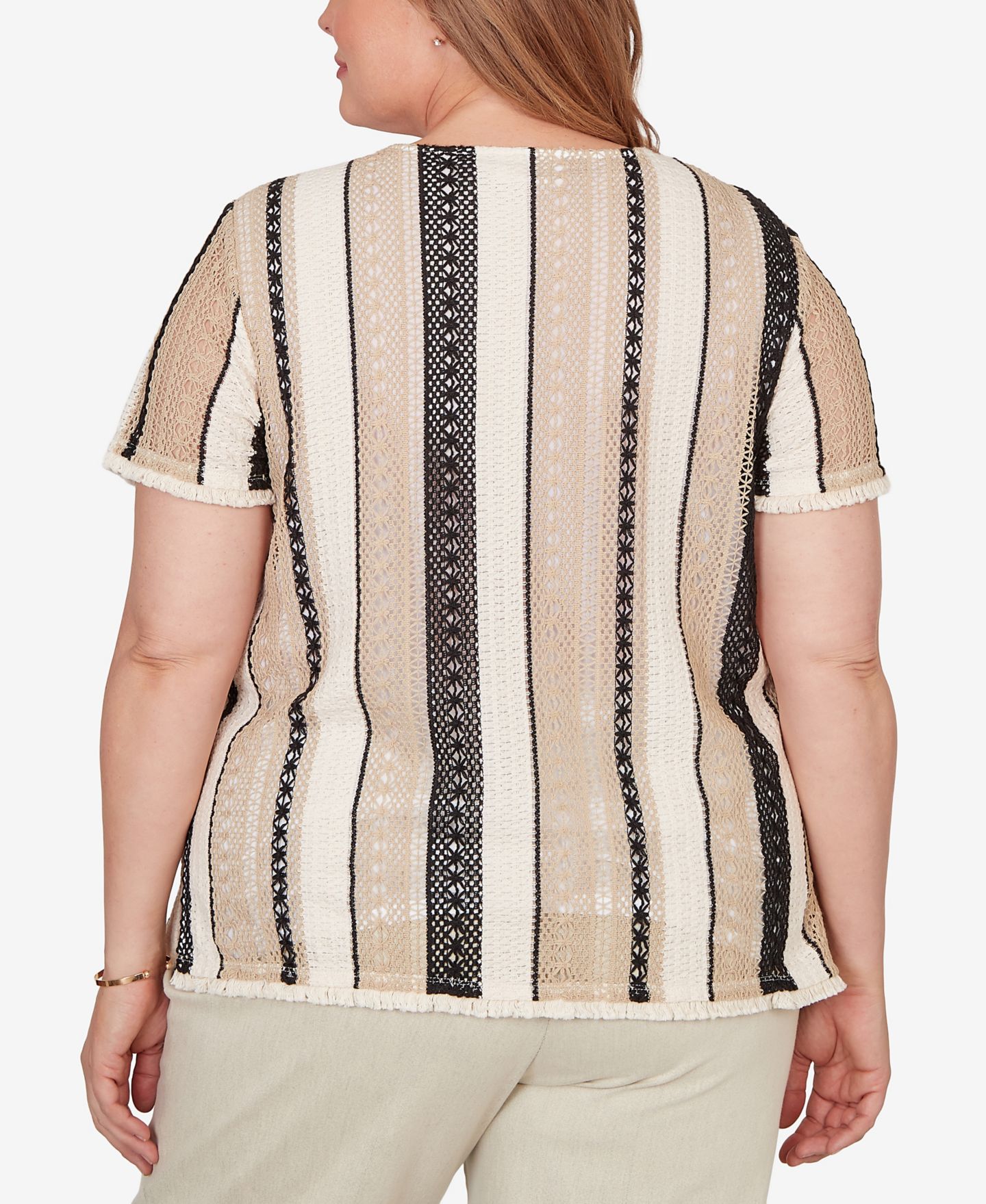 Женская футболка Alfred Dunner Plus Size Detail Driven Textured Spliced with Necklace, цвет: Чёрный разноцветный — фото 6