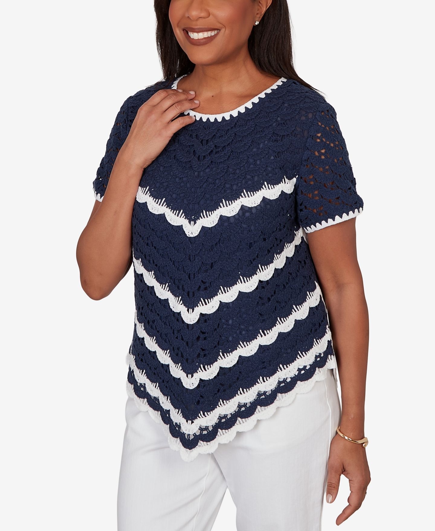 Женская футболка Alfred Dunner Port Side Chevron Crochet Short-Sleeve, цвет: Тёмно-синий — фото 2