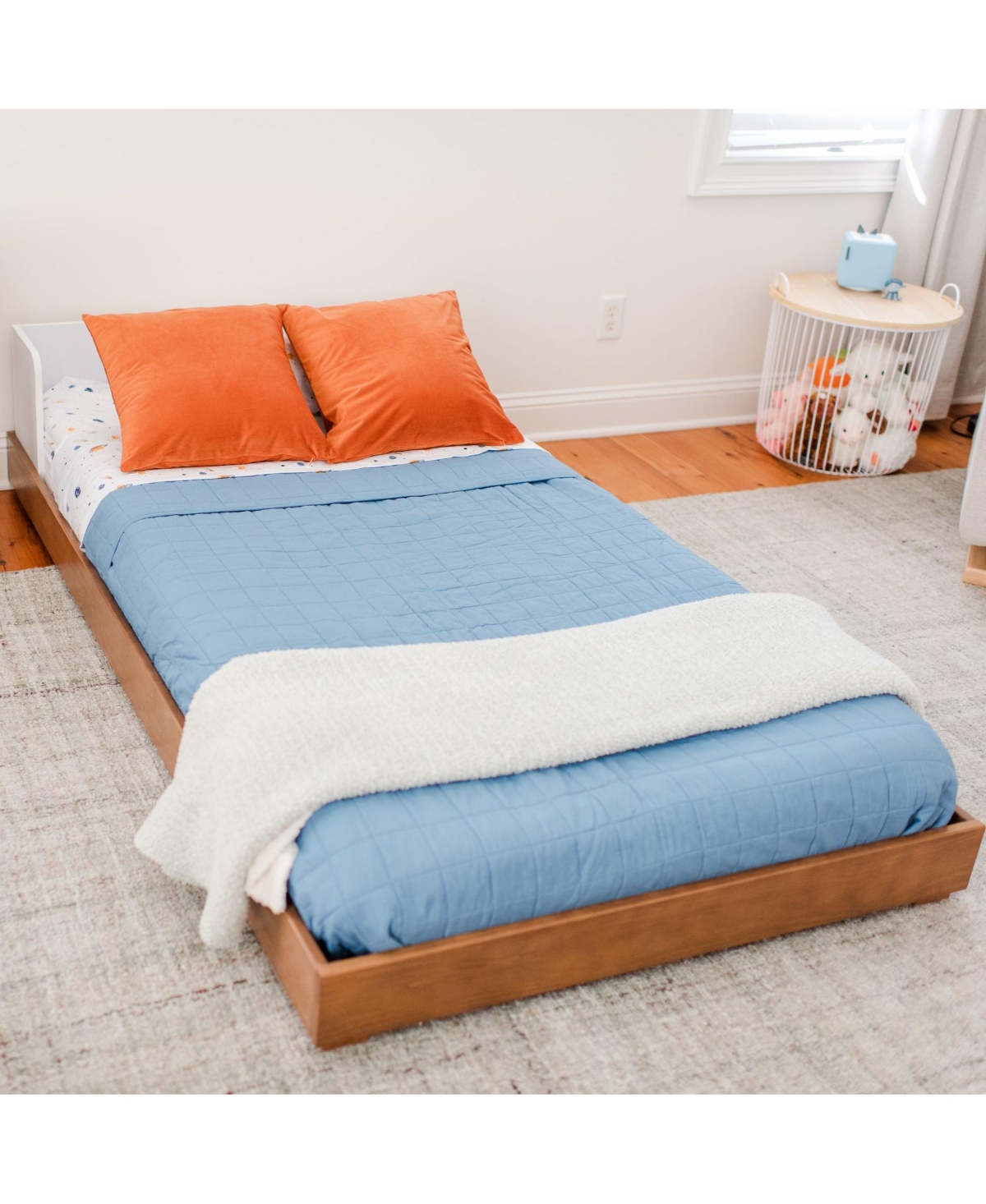 Max and Lily Mid-Century Modern Twin Floor Bed
