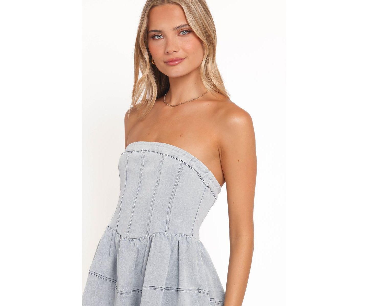 Женское платье Petal and Pup Ellen Strapless Mini, цвет: Светлый джинсовый — фото 4