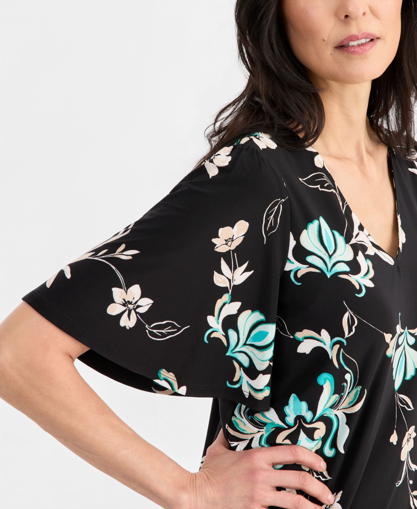 Женский топ JM Collection Printed V-neck Flutter-Sleeve Top, цвет: Глубокий чёрный — фото 3