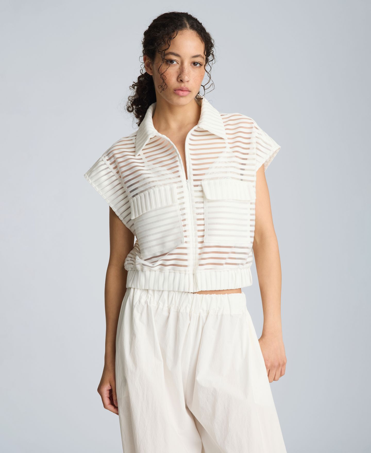Женский кардиган Kenneth Cole Rib Mesh Sleeveless with Chest Pockets, цвет: Чистый белый — фото 1