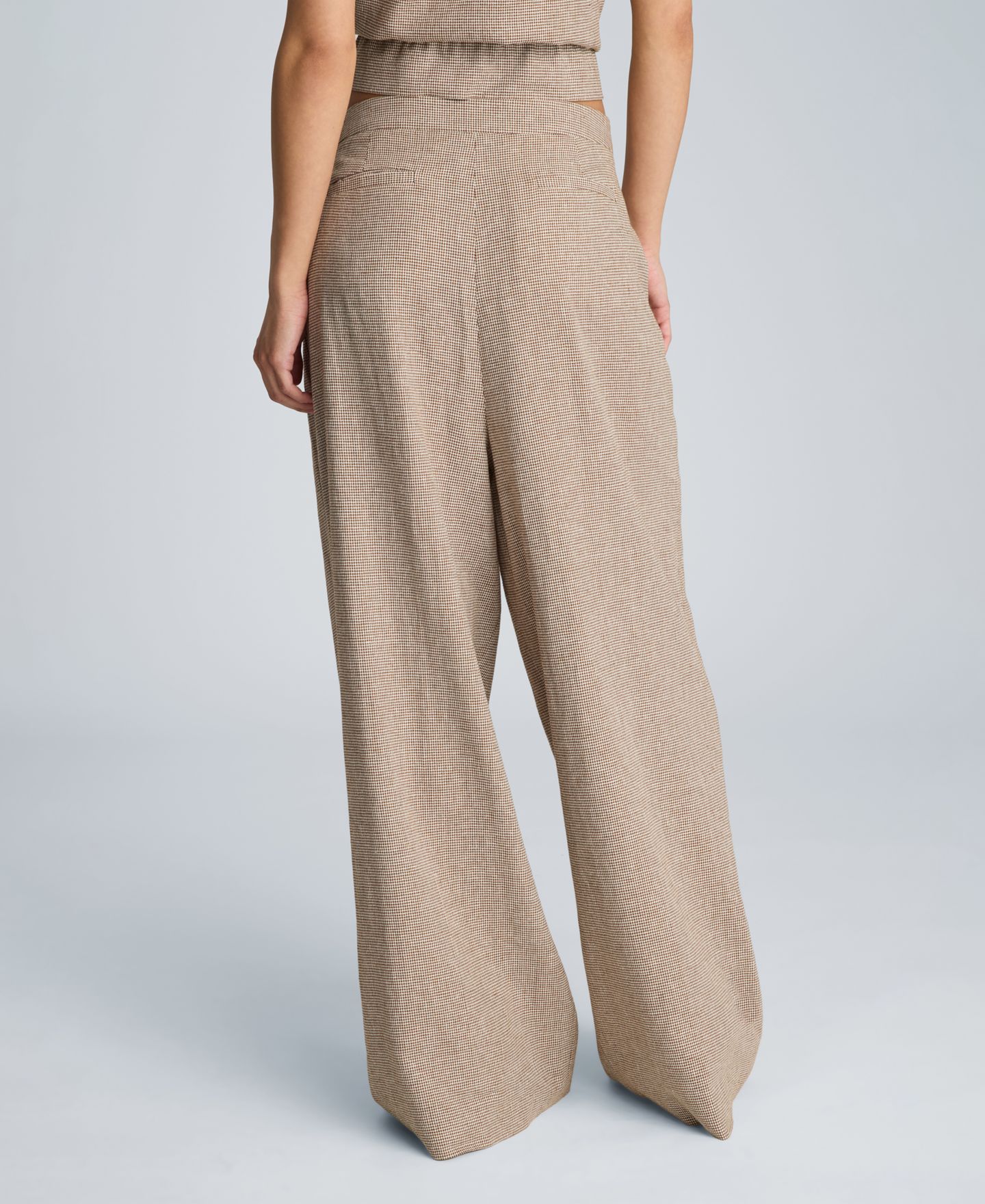 Женские брюки Kenneth Cole Fly Front High Rise Triple Pleated Linen Blend, цвет: Коричневый / Чистый белый — фото 6