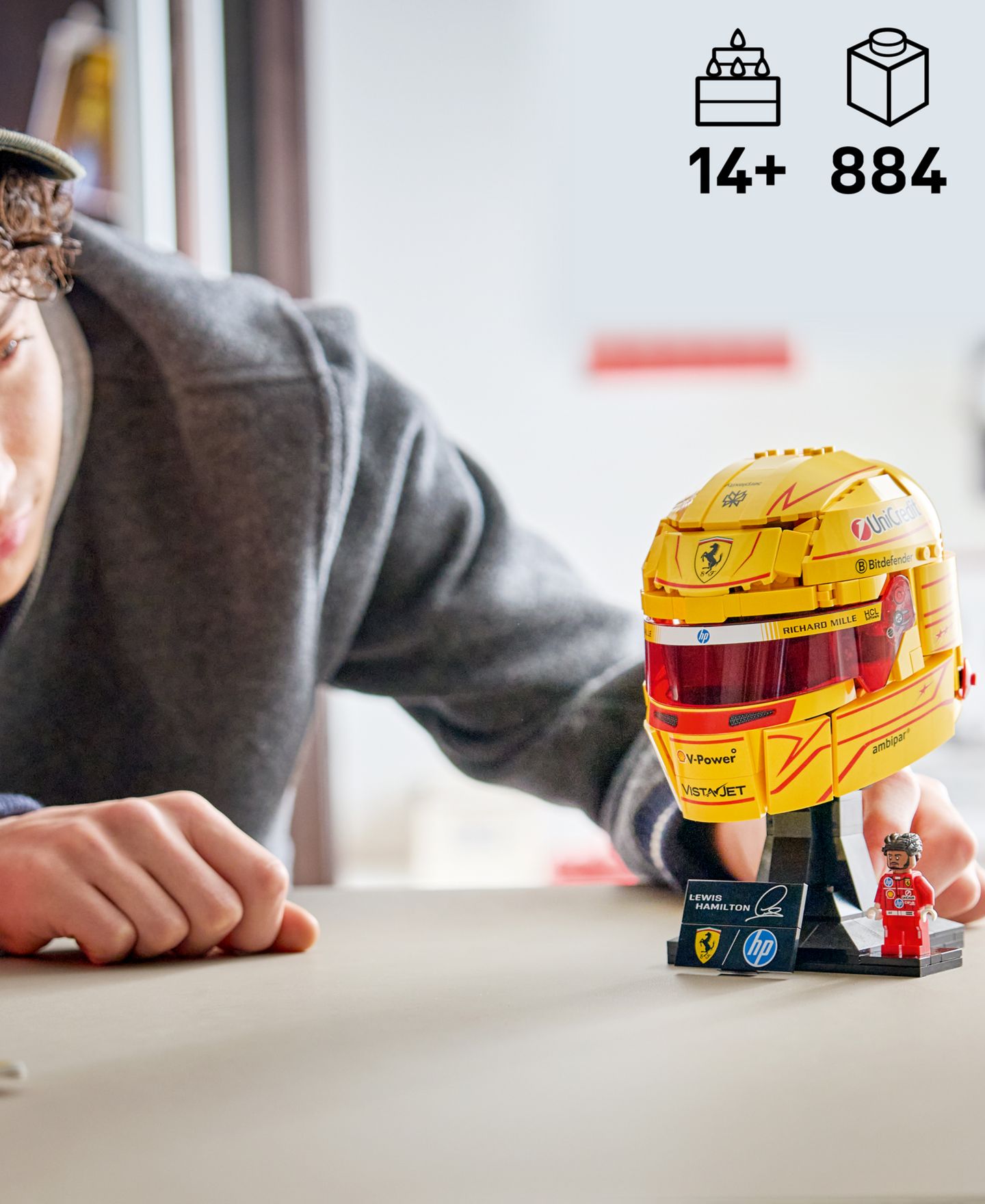 Детские конструкторы LEGO® Editions Scuderia Ferrari HP Lewis Hamilton Helmet 43022, 884 Pieces — фото 4