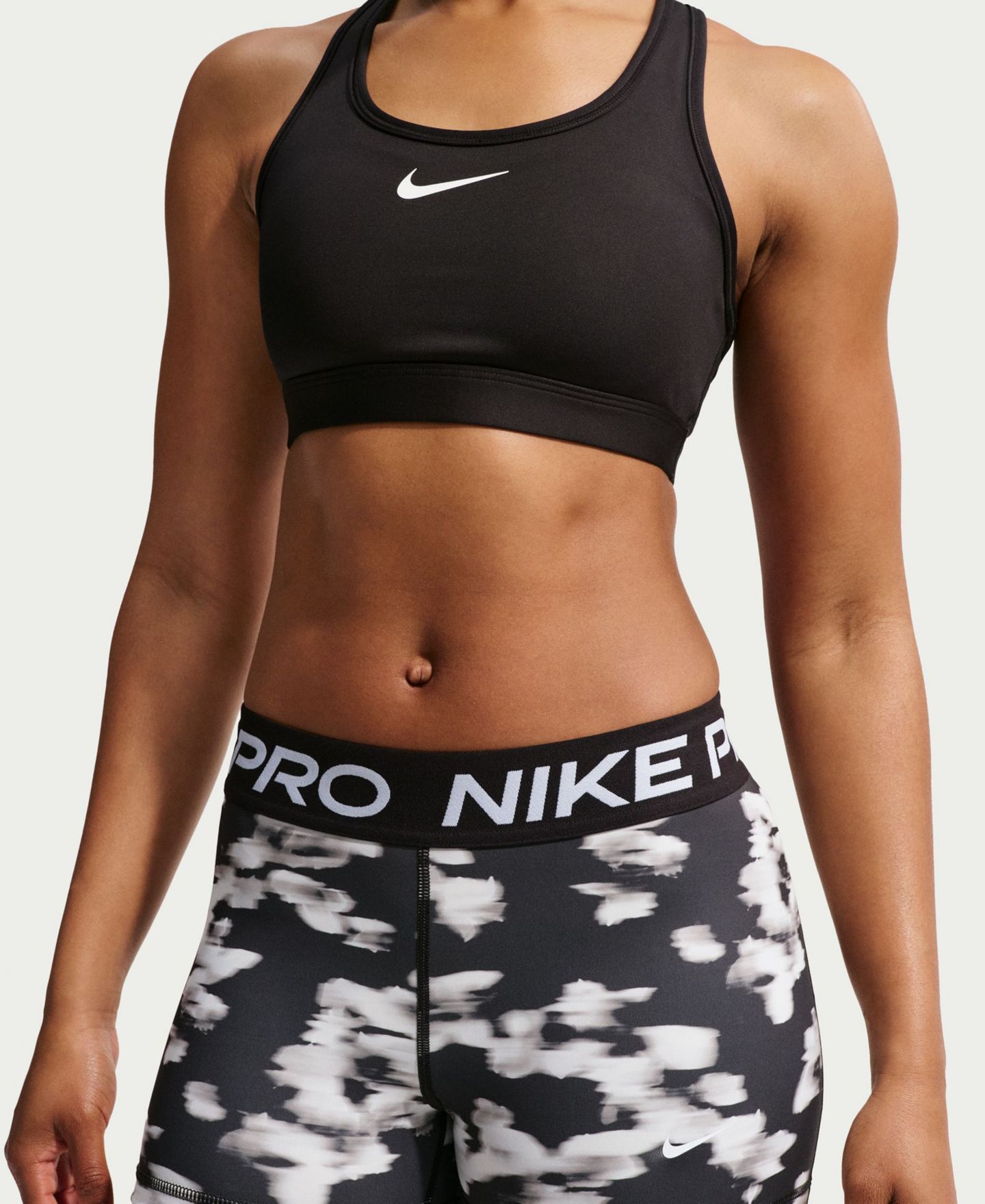 Женские шорты Nike Pro 3" Mid-Rise Printed Biker, цвет: Чёрный / Белый — фото 3