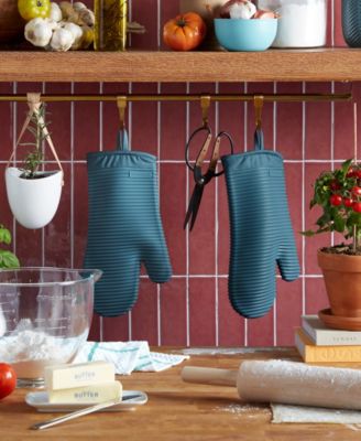 Ribbed Soft Silicone 2-Pc. Oven Mitt Set