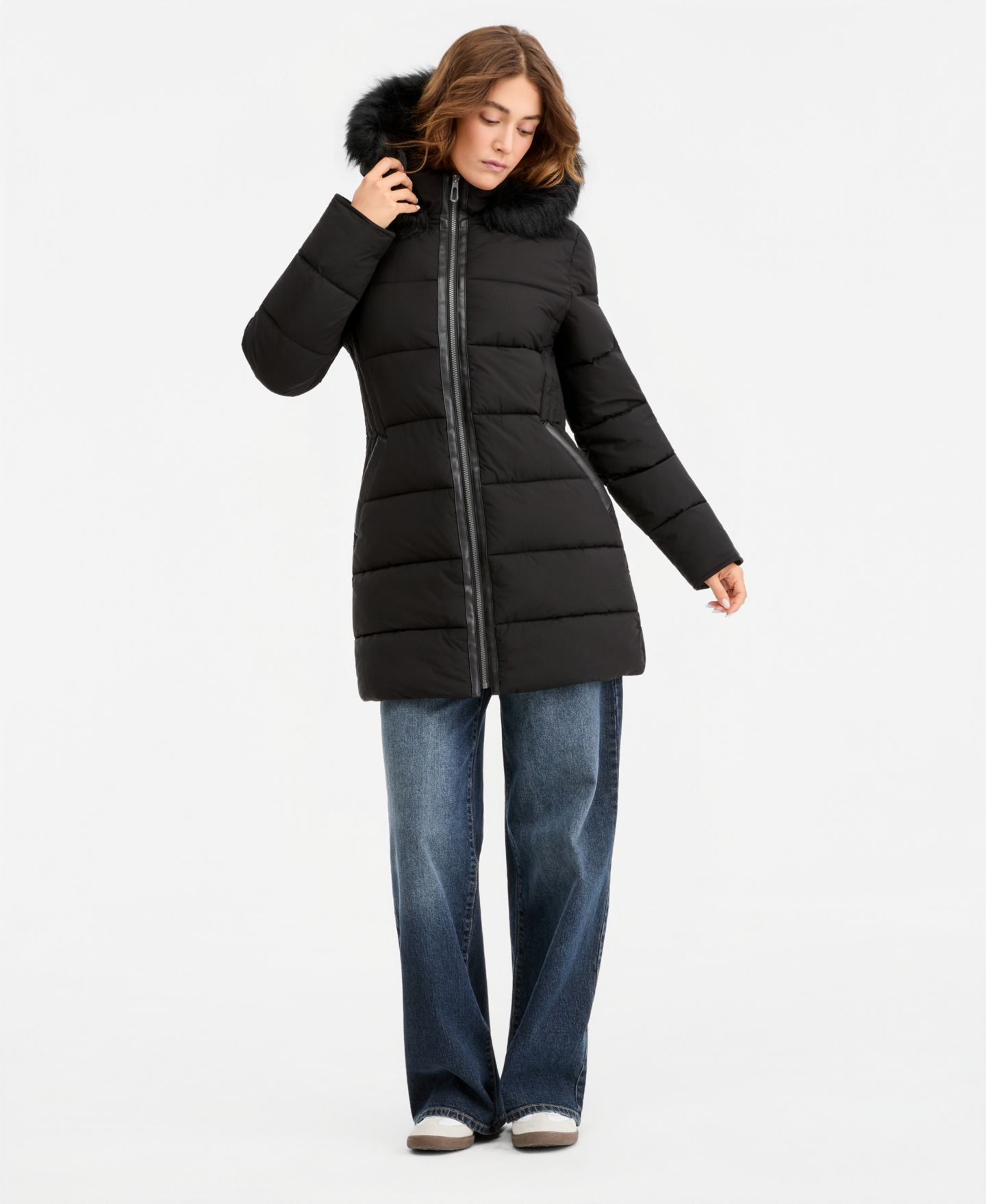 Женская куртка Maralyn & Me Juniors' Hooded Faux-Fur-Trim Puffer, цвет: Чёрный — фото 1