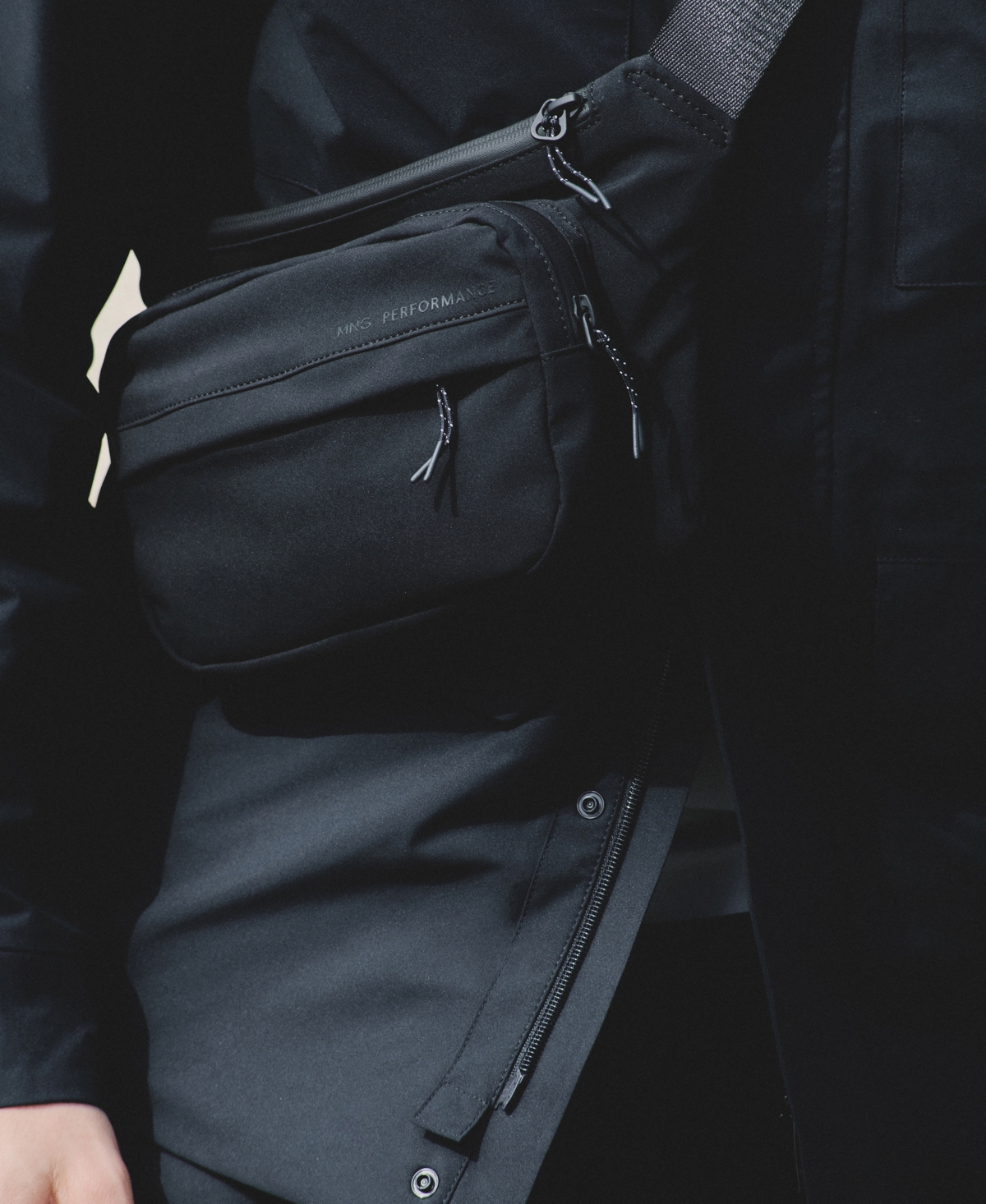 Mango Men's Waterproof Fanny Pack