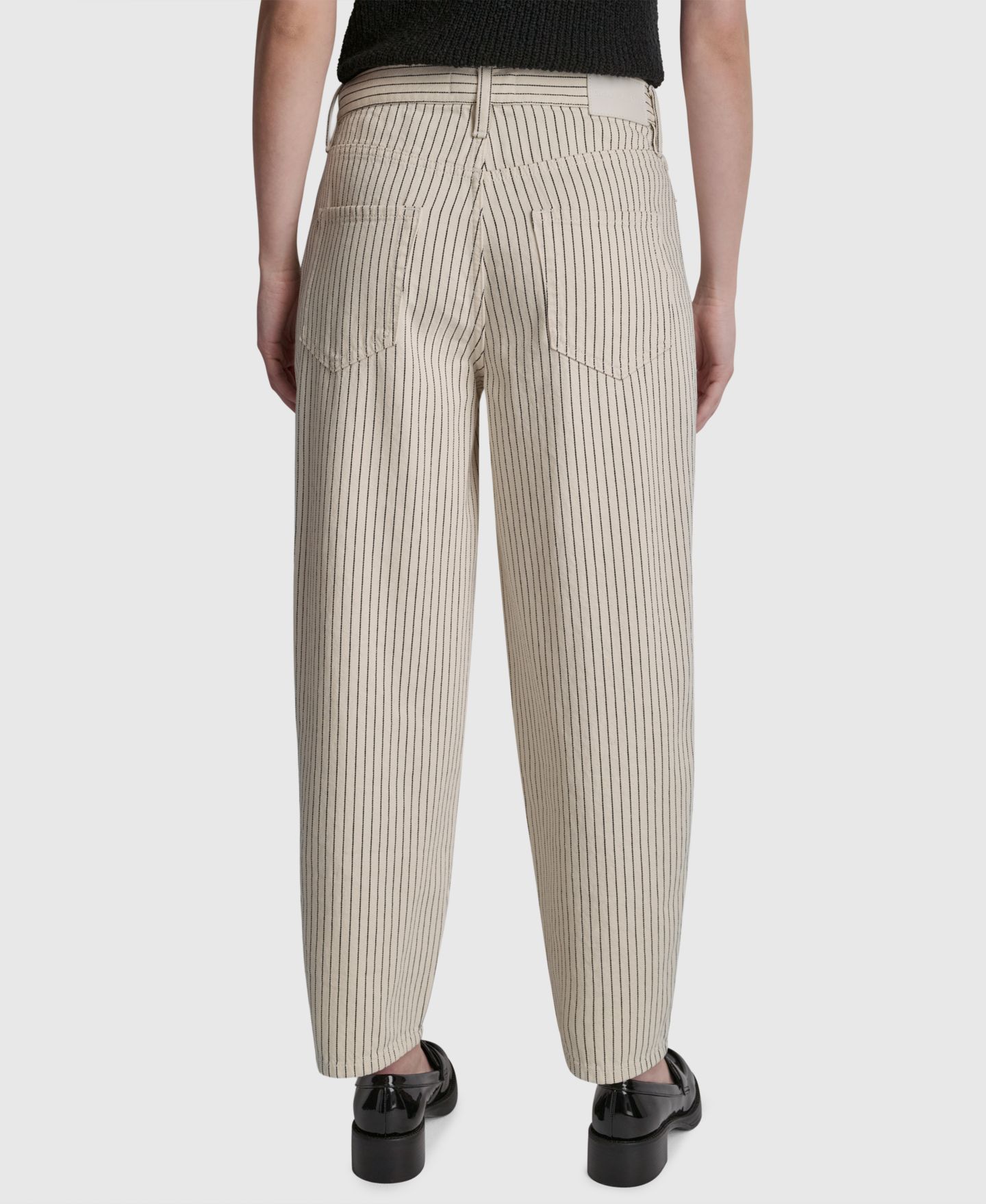 Женские джинсы DKNY Jeans Mid-Rise Striped Baby Barrel-Leg, цвет: Слоновая кость / Чёрный — фото 5