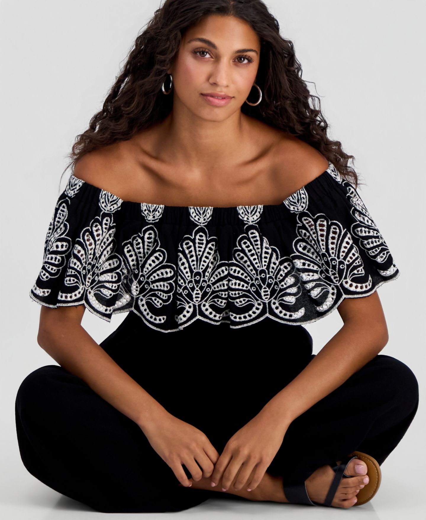 Женский комбинезон And Now This Petite Embroidered Off-The-Shoulder Jumpsuit, цвет: Чёрный — фото 3