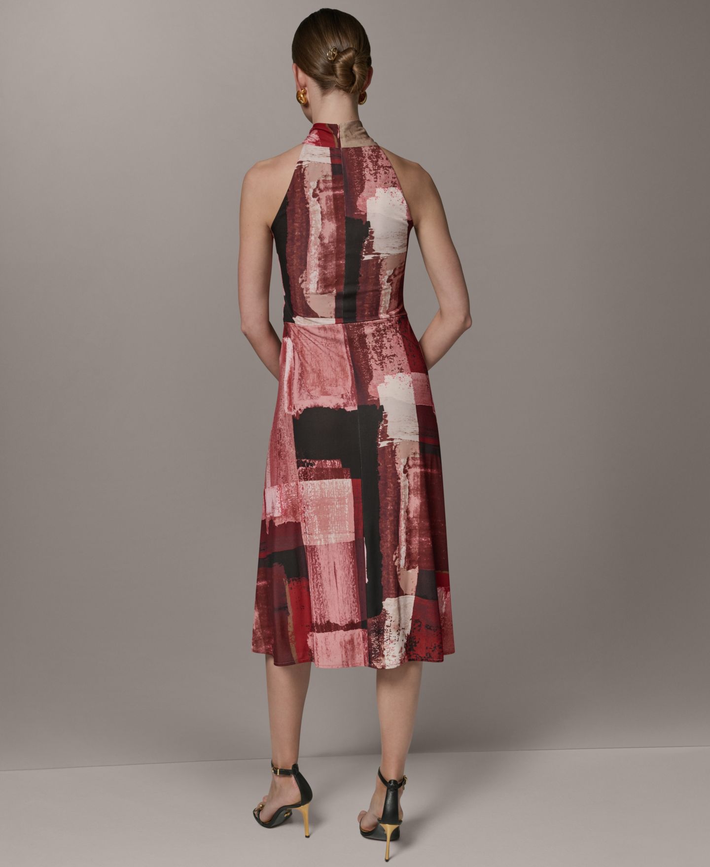 Женское платье Donna Karan New York Petite Geometric Printed Halter Neck Midi, цвет: Пустынный глиняный — фото 13