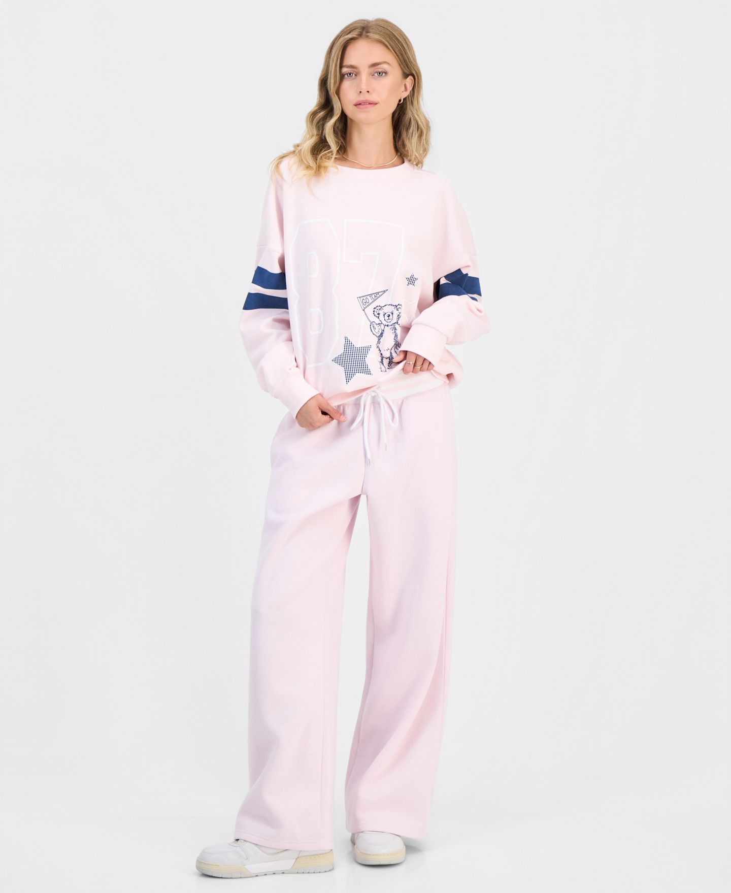Женский свитшот Rebel Veil Juniors' Varsity Applique Crewneck, цвет: Тёмно-синий — фото 2