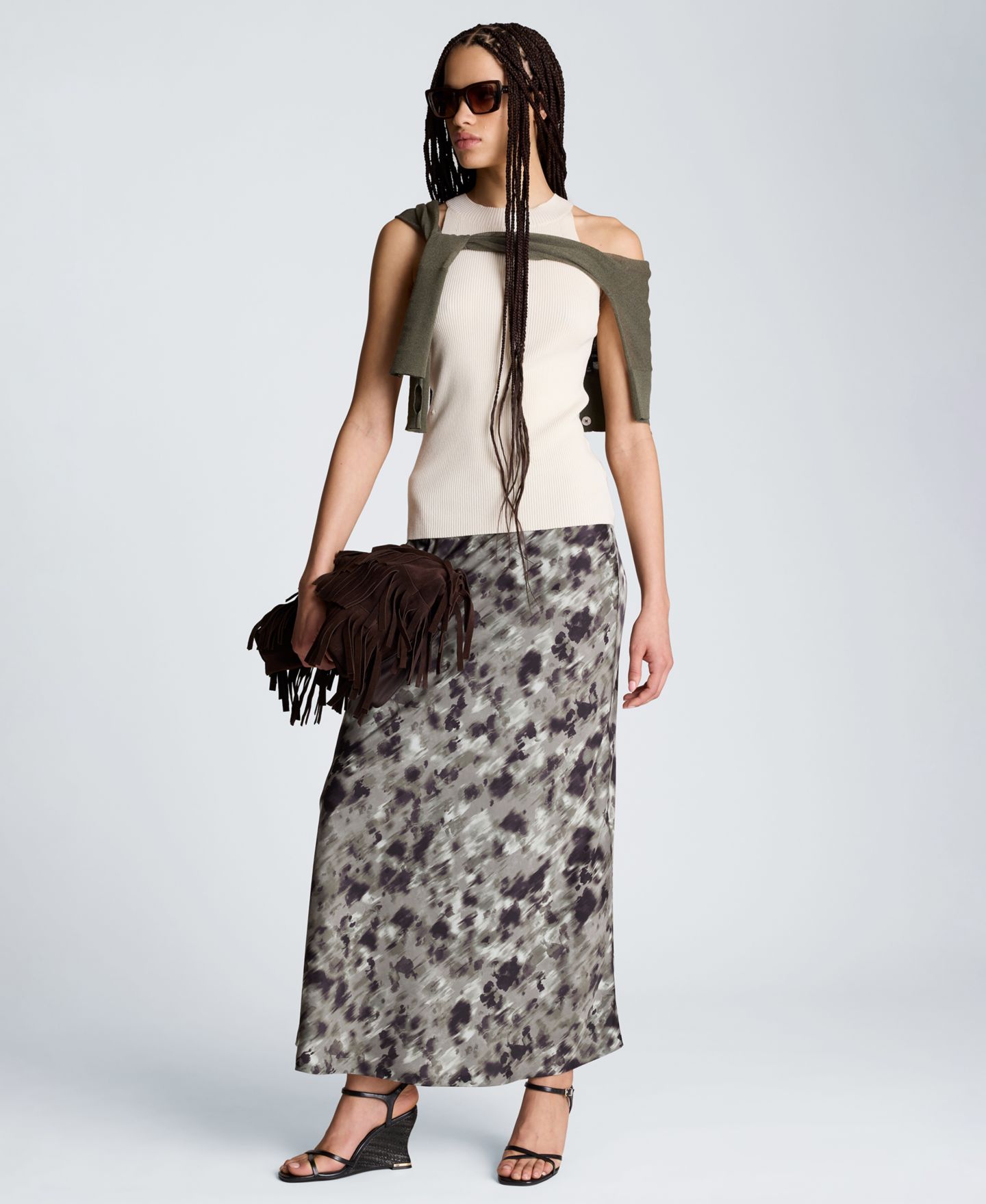 Женская юбка Kenneth Cole Printed Satin Flared Maxi, цвет: Зелёный — фото 6