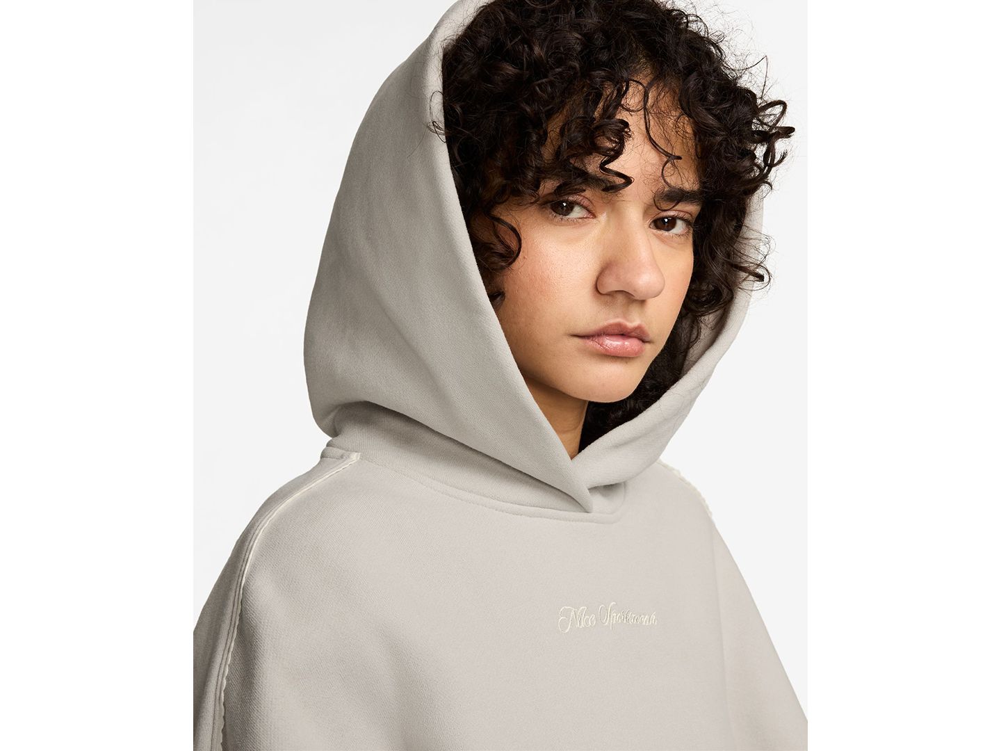 Женское худи Nike Studio Fleece Oversized Scallop-Trim, цвет: Кремовый / Молочный — фото 2