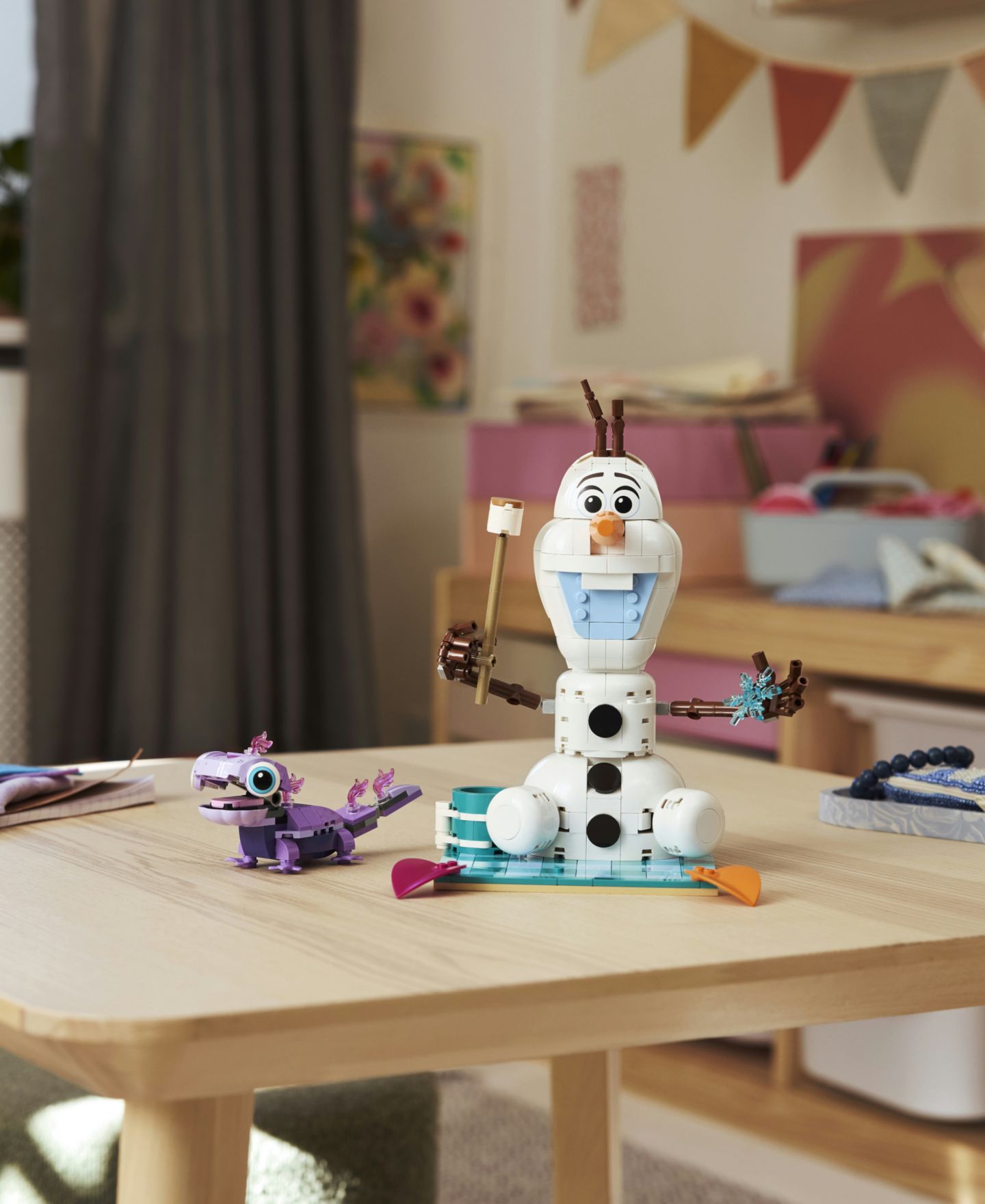 Детский конструктор LEGO® Disney Princess Olaf and Bruni's Picnic Fun Toy 43287 — фото 6