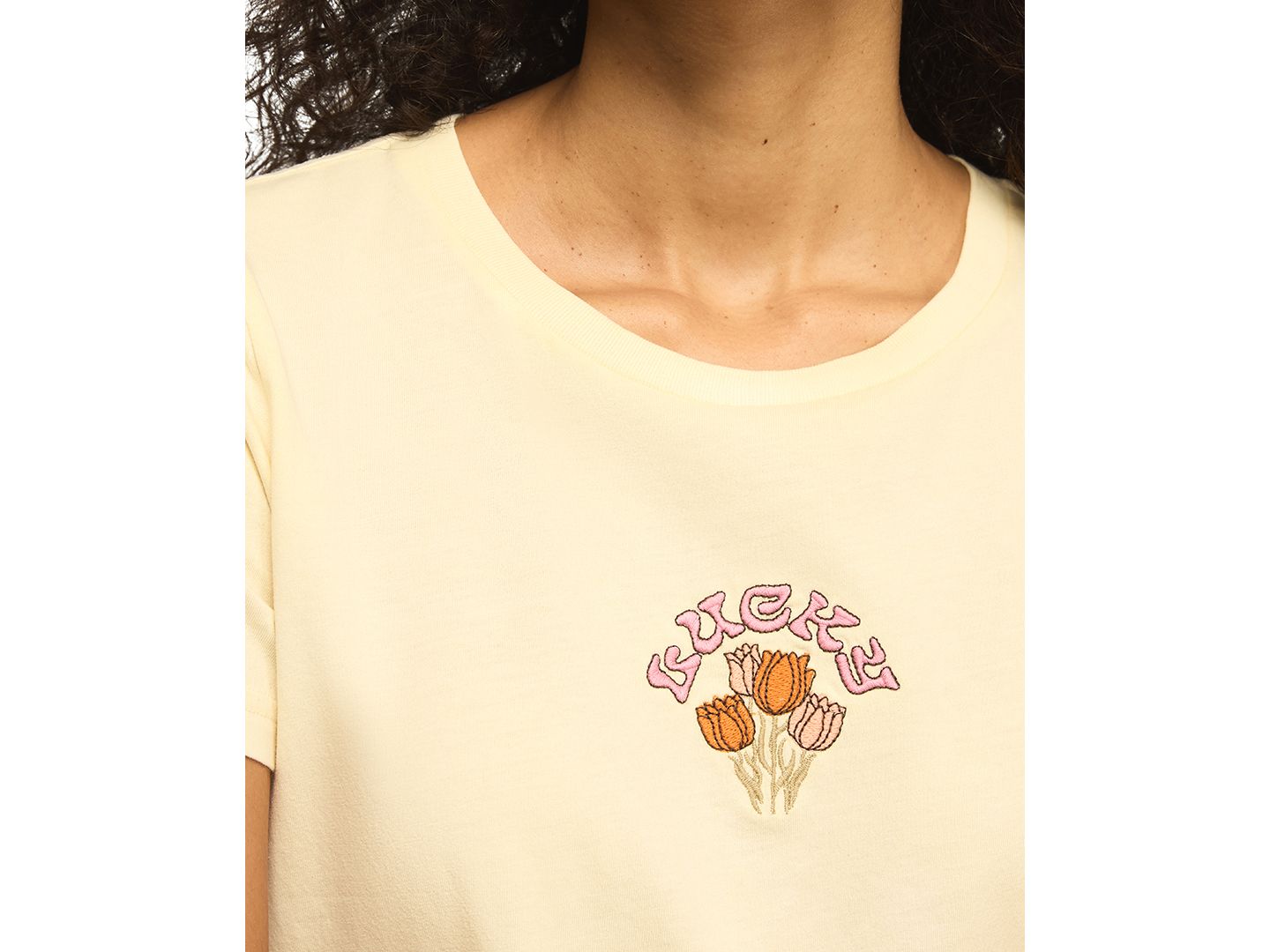 Женская футболка Lucky Brand Crewneck Embroidered, цвет: Ангора — фото 3