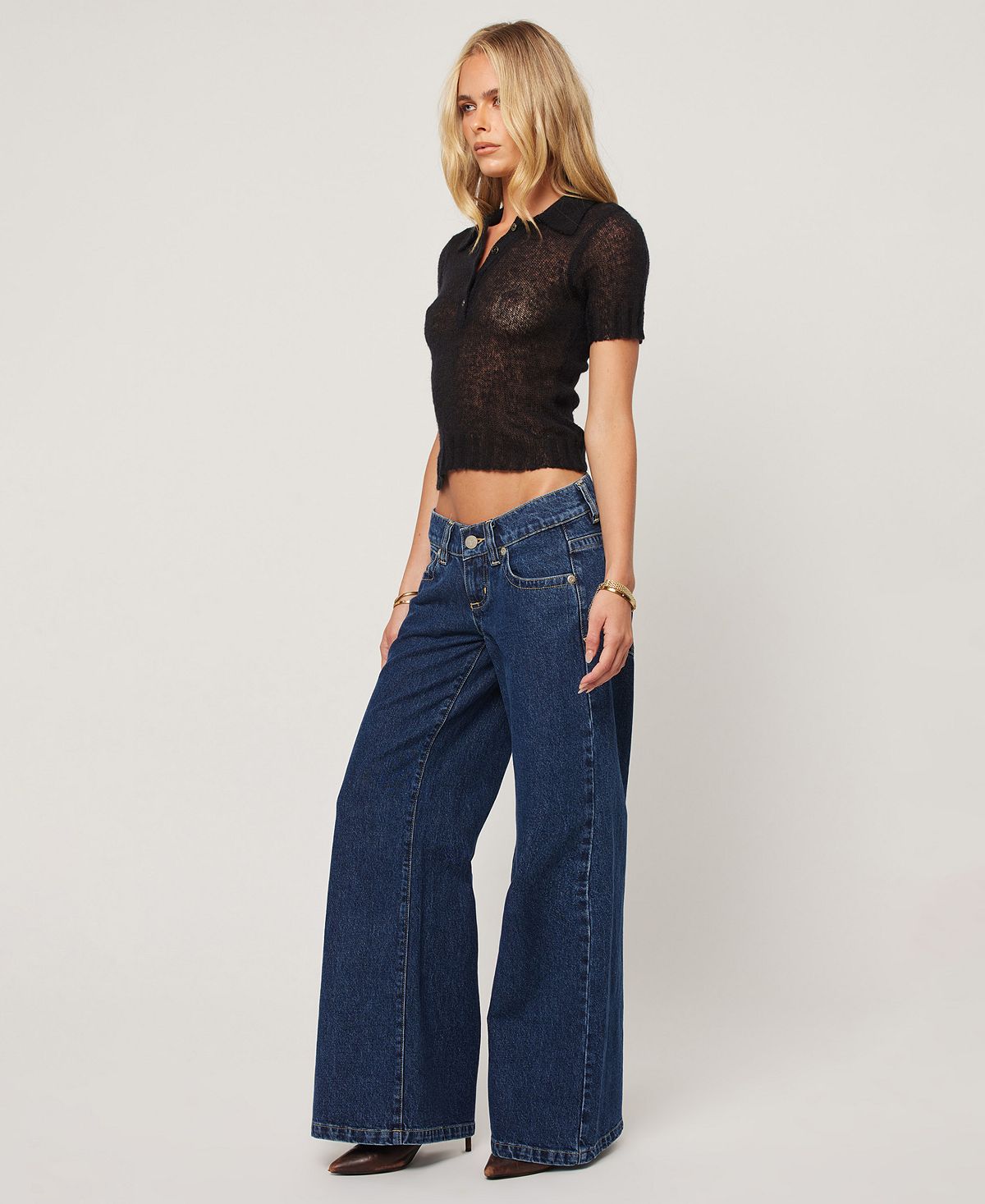 Abrand Women's 00 Tara Low-Rise Wide-Leg Jeans view 4 — MAYCSS fashion products