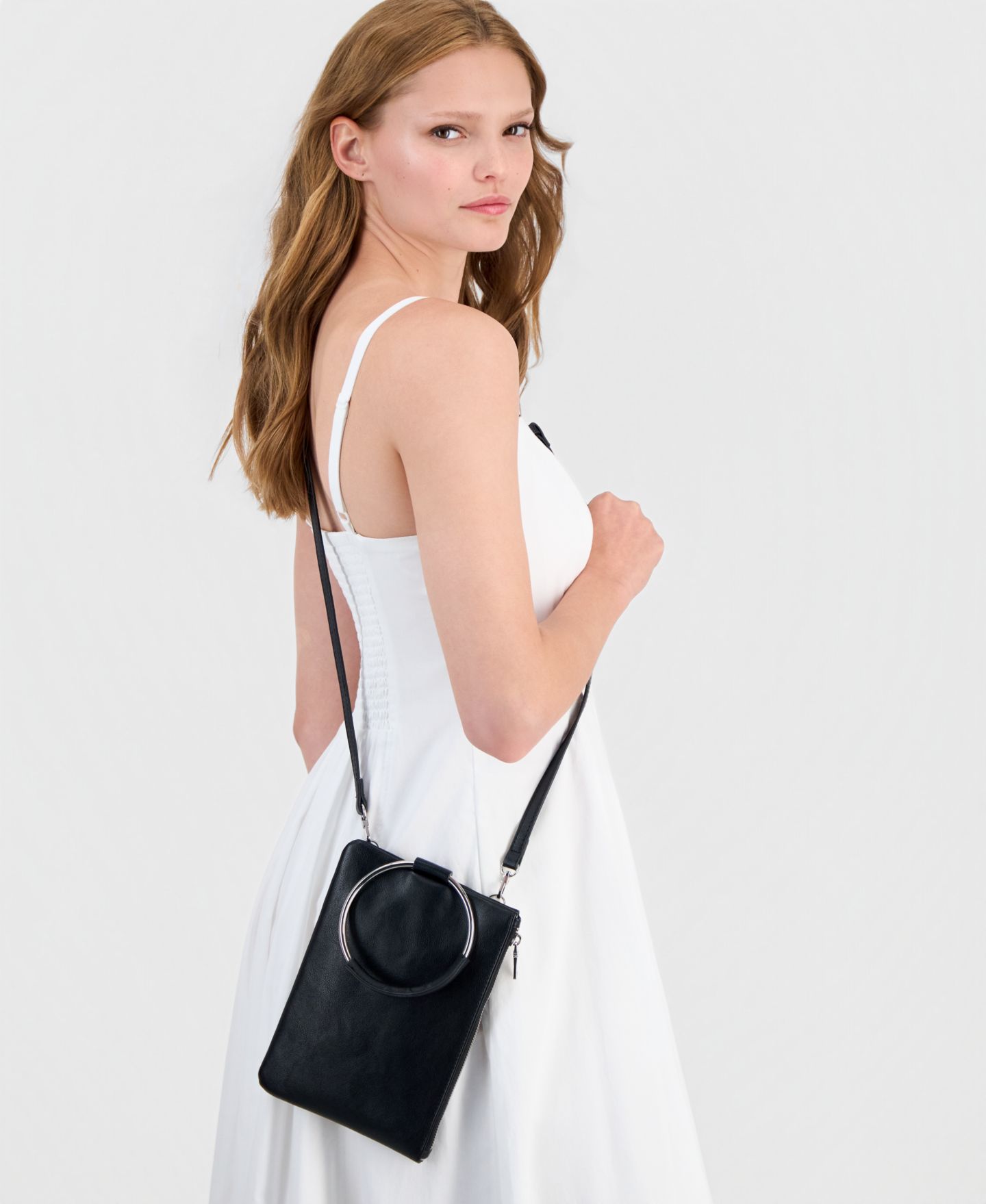 Женская сумка I.N.C. International Concepts Charlii Bangle Crossbody, цвет: Чёрный / Серебряный — фото 7