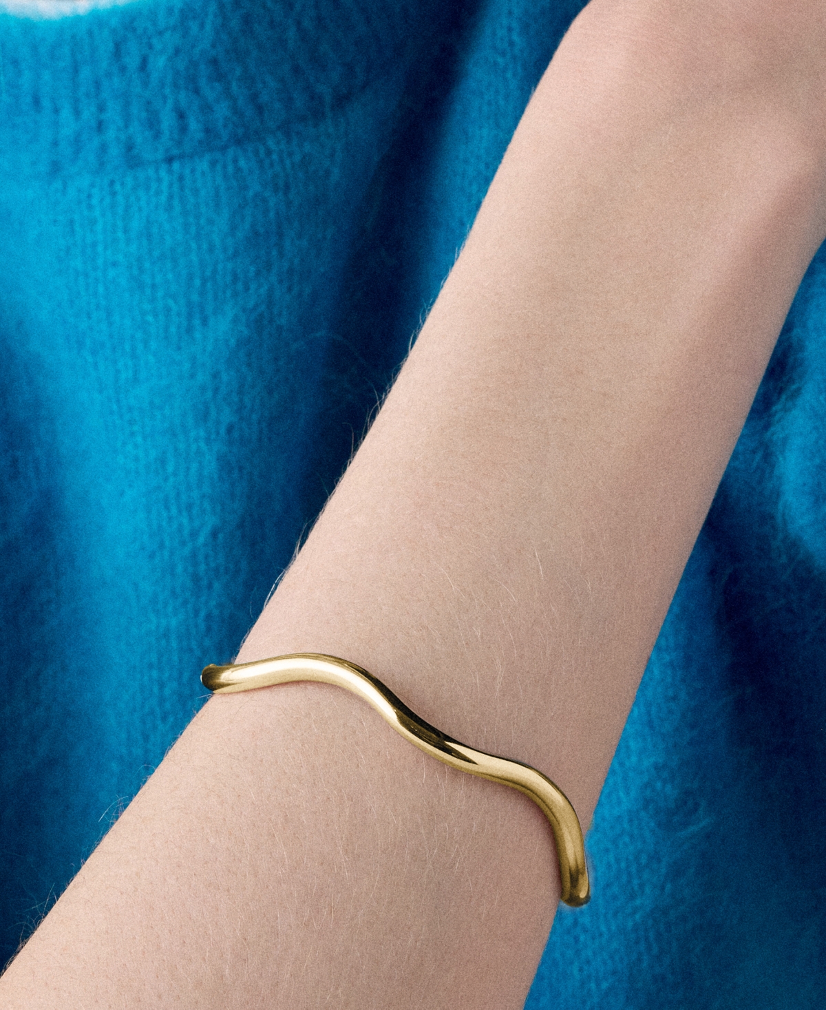 kate spade new york Gold-Tone Wave Thin Bangle Bracelet
