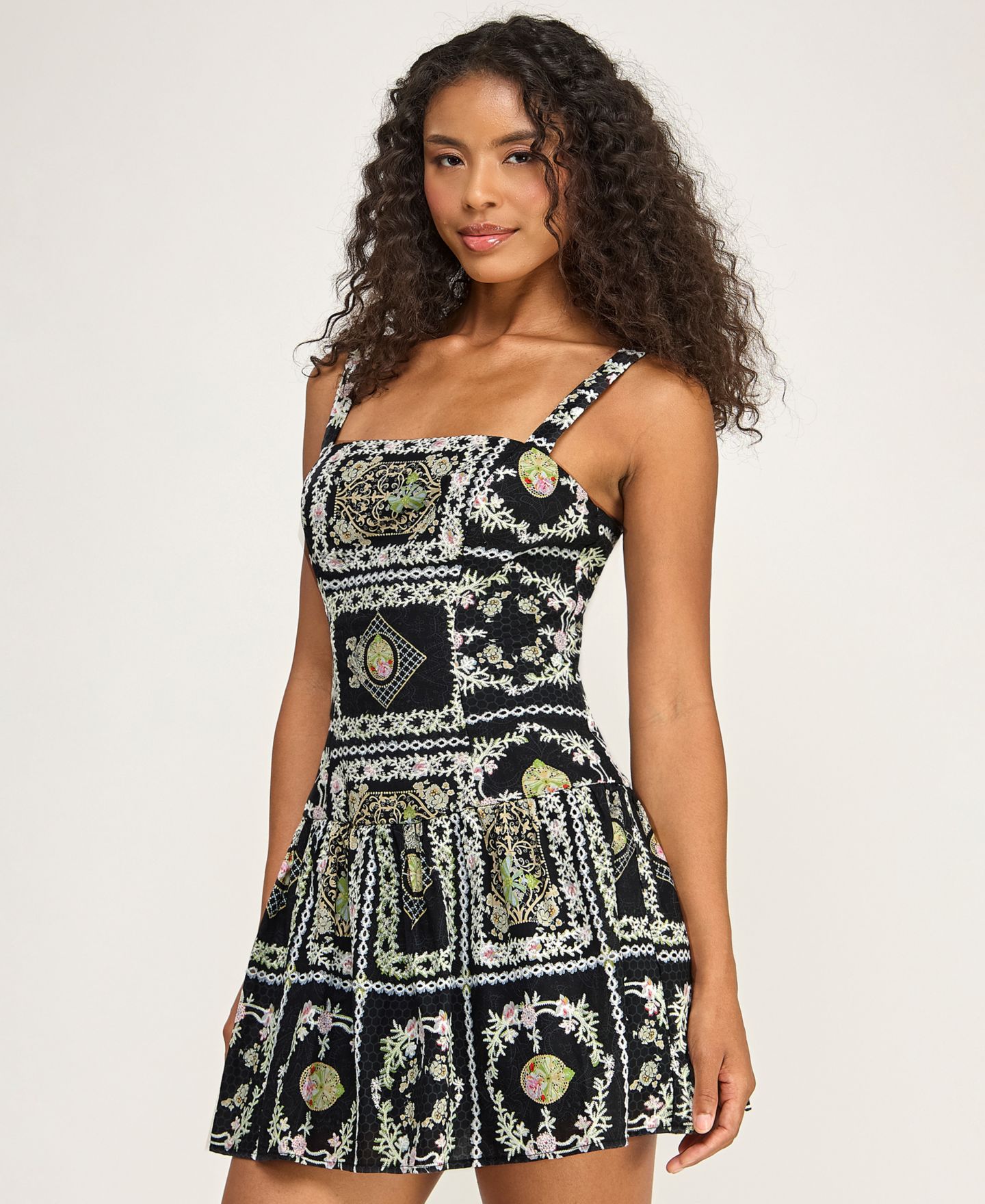 Женское платье SENI & CADE Juniors' Printed Square Neck Eyelet Drop Waist Short, цвет: Чёрный разноцветный — фото 3