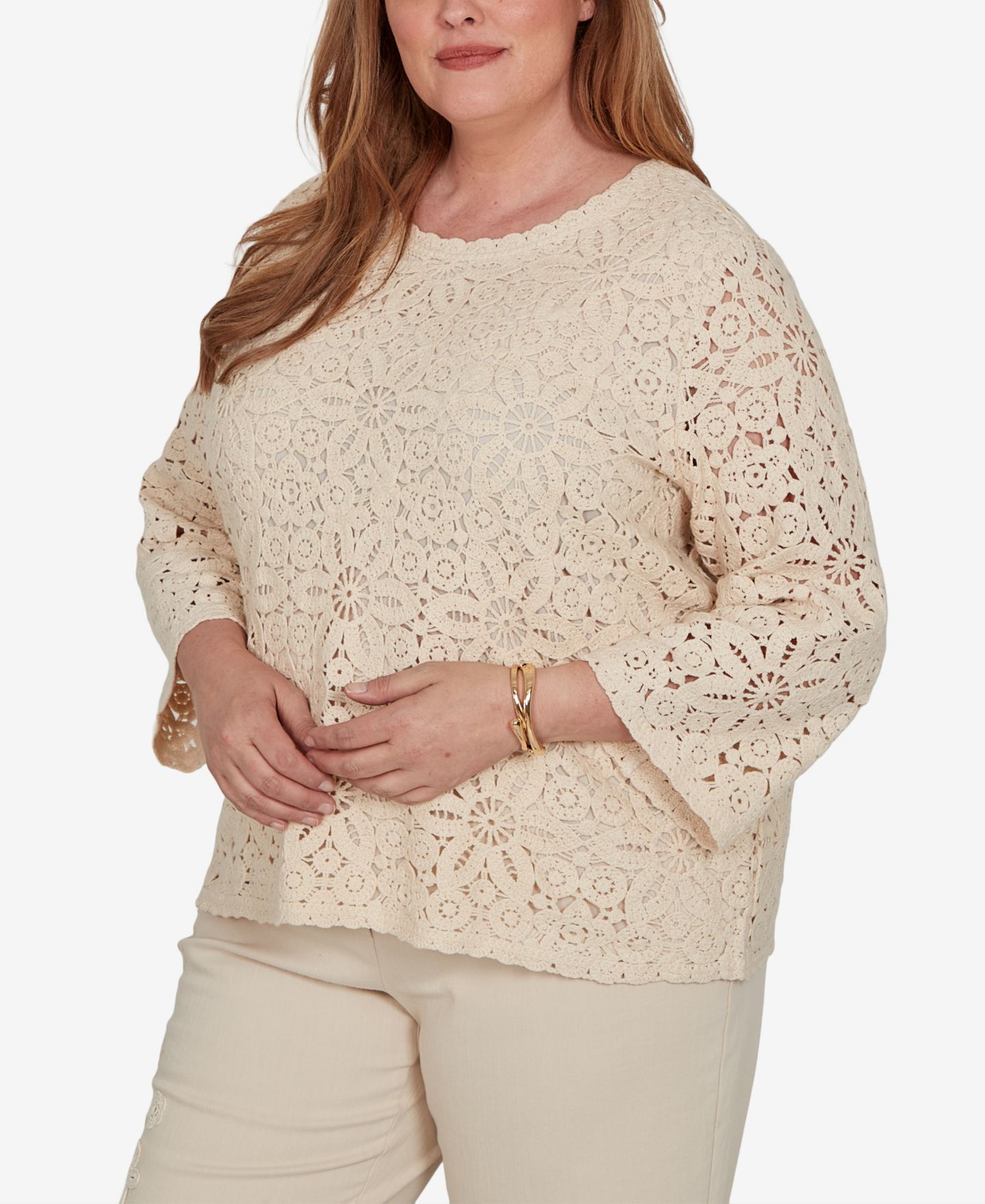 Женский топ Alfred Dunner Plus Size Camden Market Floral Crochet Lined Knit, цвет: Овсяный — фото 2
