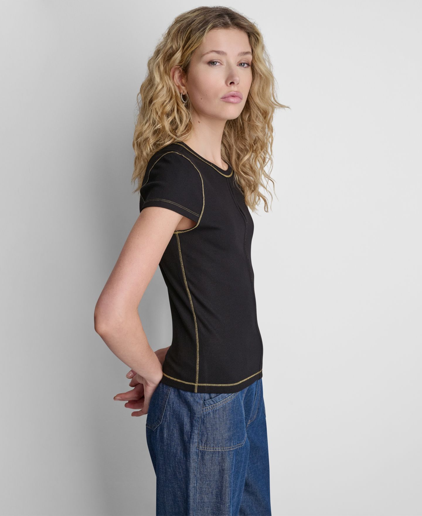 Женский топ DKNY Crewneck Contrast Stitch Top, цвет: Чёрный — фото 3