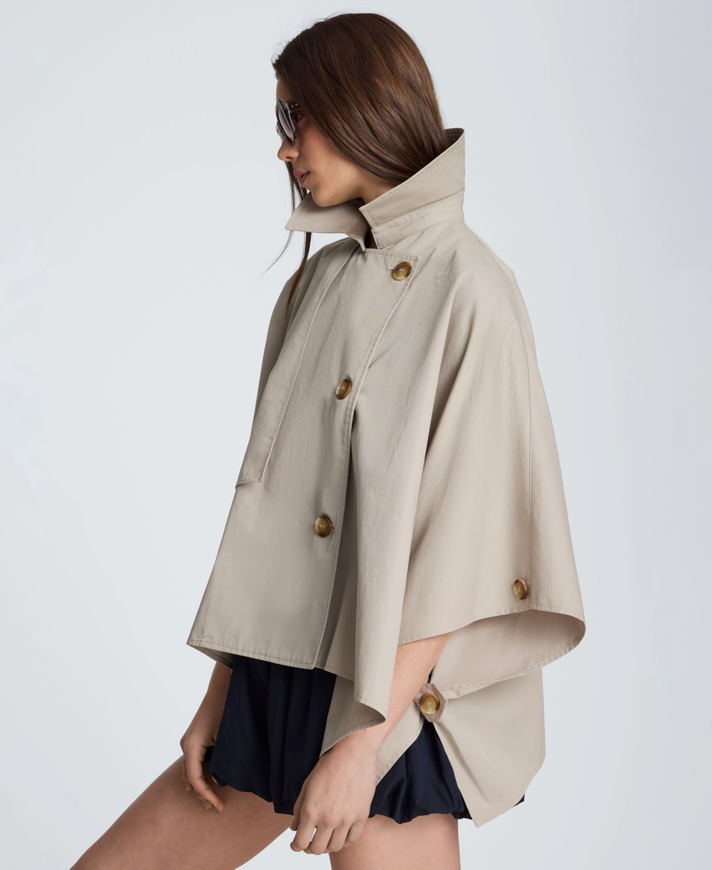 Женская куртка Kenneth Cole Notch Collar Trench Cape, цвет: Песочный рыжевато-коричневый — фото 2