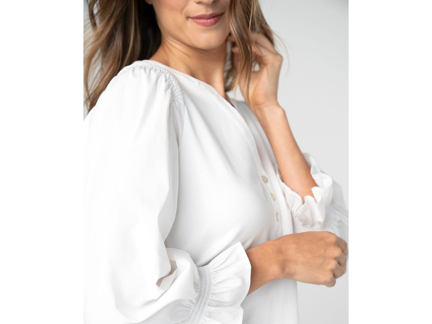 Женская блузка Liverpool Los Angeles Petite Modified V-Neck Blouse, цвет: Белый — фото 2