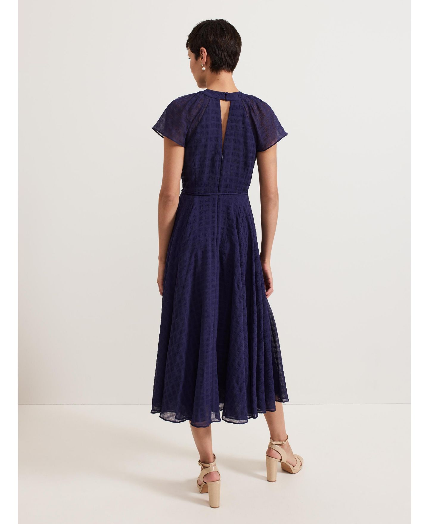 Женское платье Phase Eight Gwen Pleated Textured, цвет: Тёмно-синий — фото 4