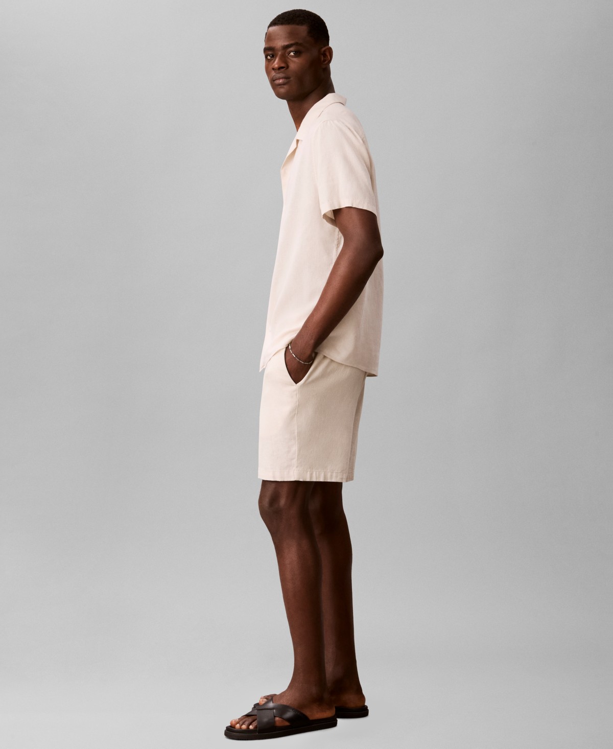Мужские Calvin Klein Men's 7" Straight Linen Blend Elastic Waistband Shorts — фото 4