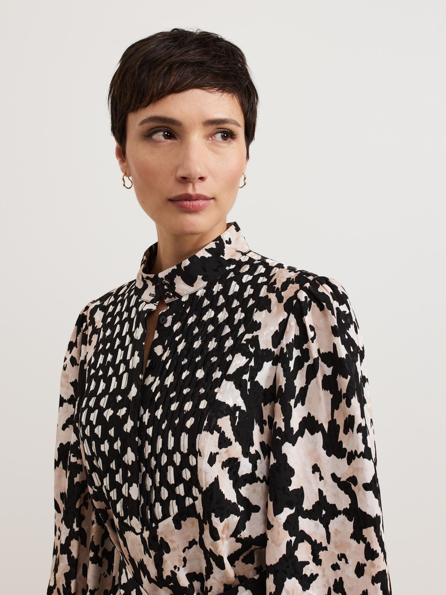 Женское платье Phase Eight Dolly Mandarin Collar Mini Shirt Dress, цвет: Чёрный / Слоновая кость — фото 4