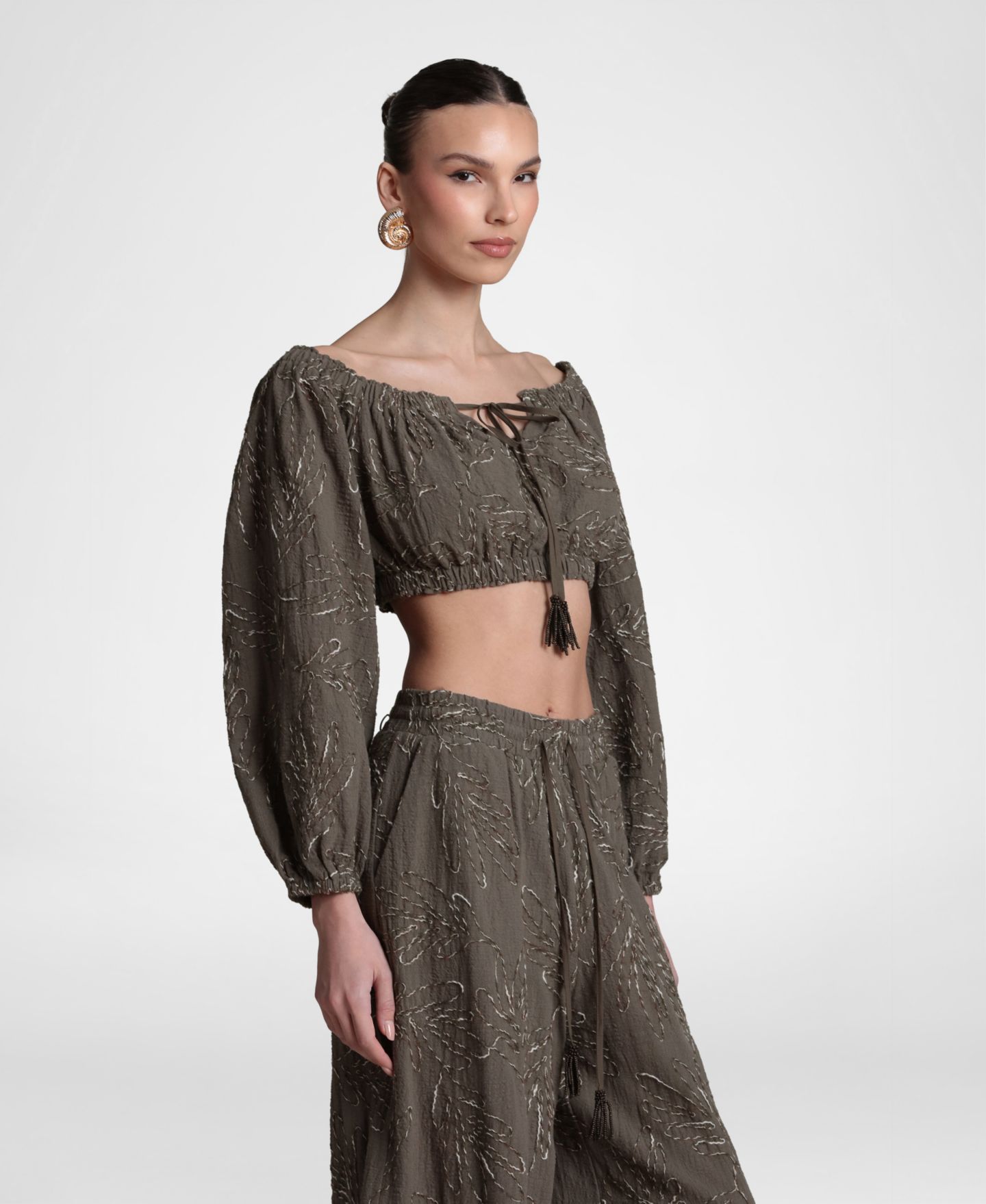 Женский топ Avec Les Filles Long-Sleeve Crop, цвет: Оливковый — фото 3