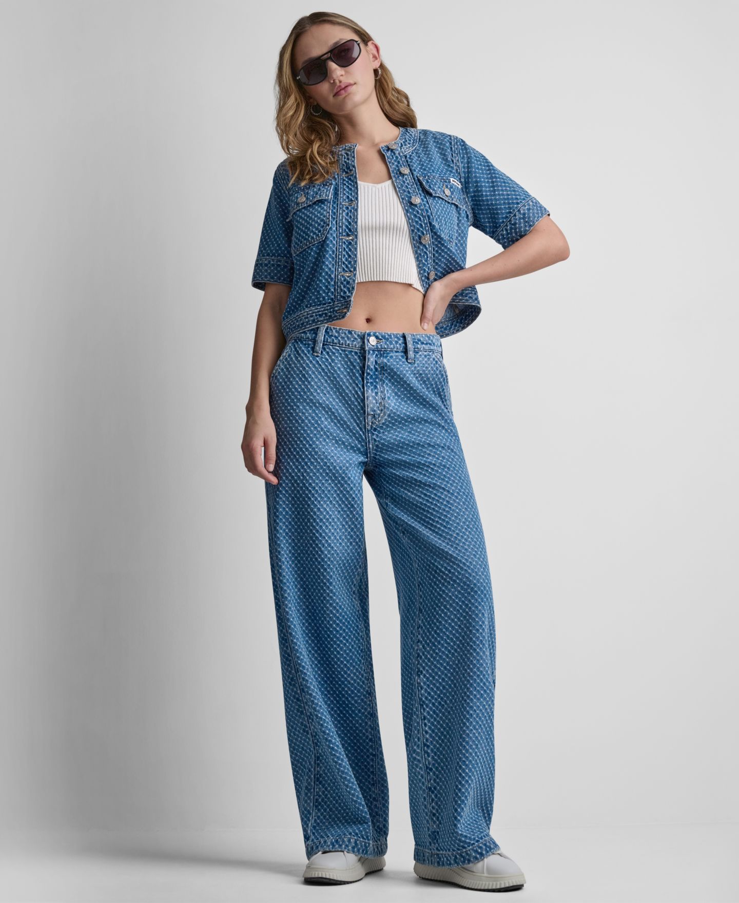Женская куртка DKNY Jeans Cropped Patch Pocket Short-Sleeve Boucle Denim Shirt Jacket, цвет: Коричневый — фото 7