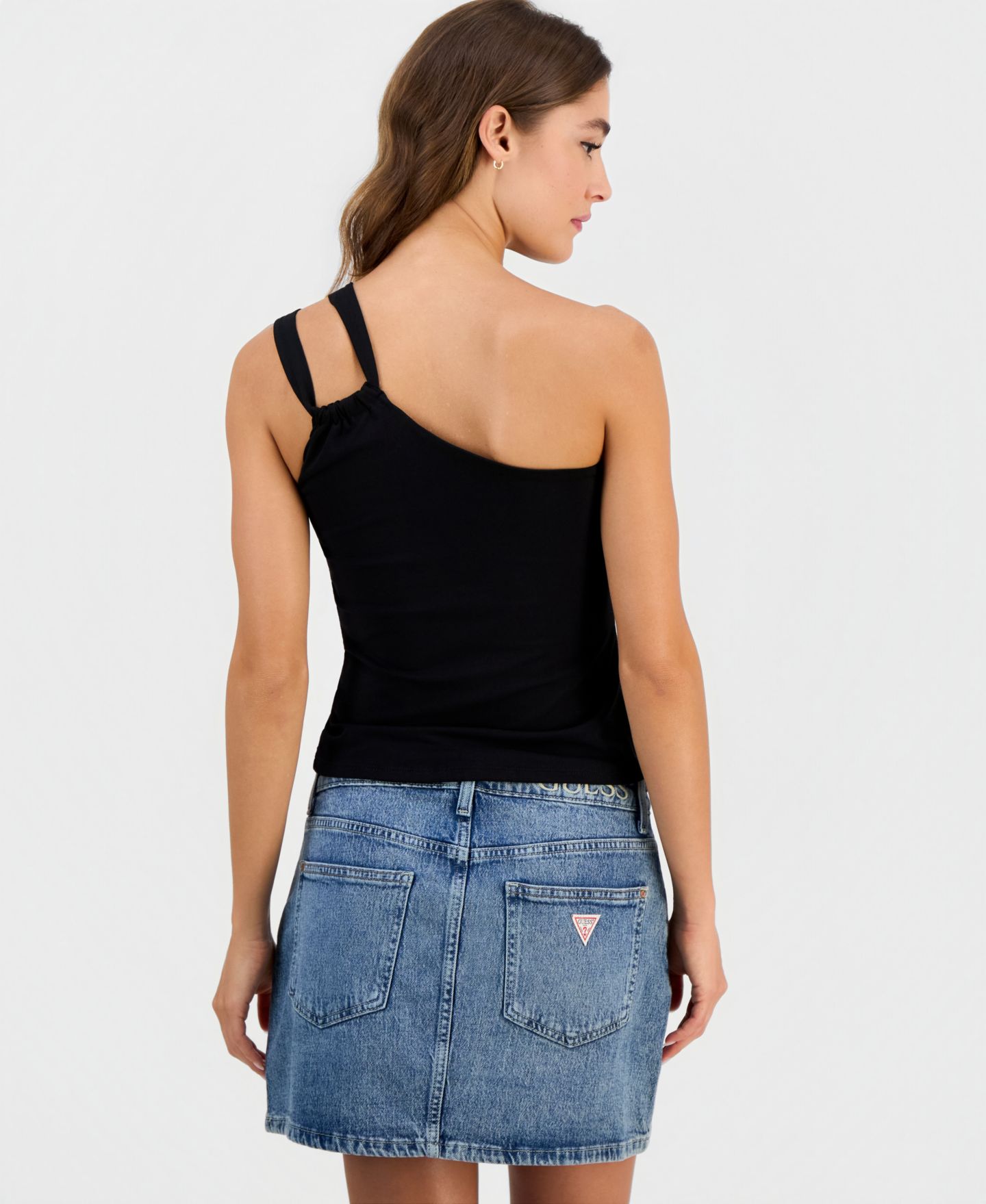Женский топ GUESS Eira Off-Shoulder Asymmetric One-Shoulder Knit Top, цвет: Угольно-чёрный — фото 5