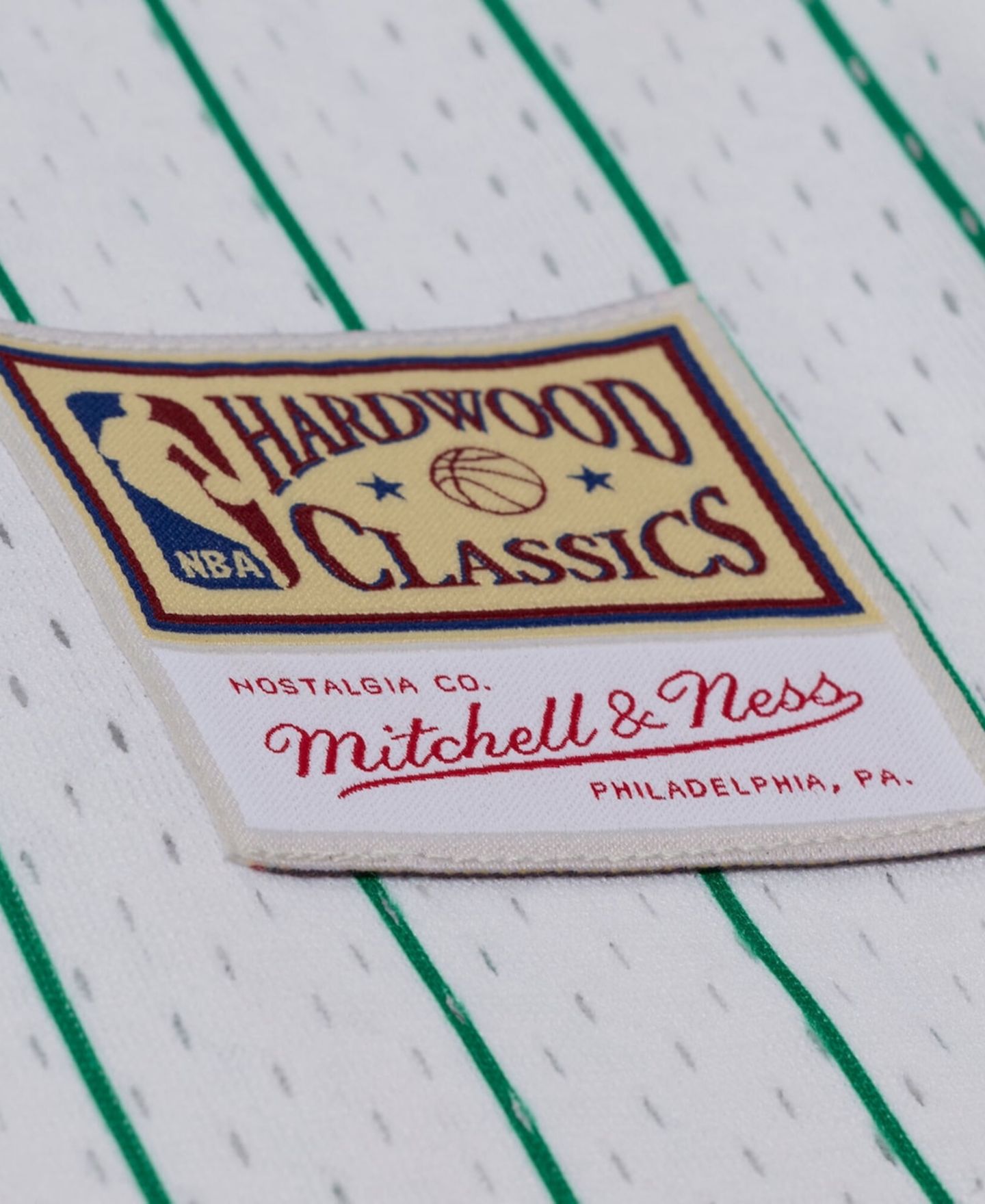 Мужской топ Mitchell & Ness White Boston Celtics Head Coach Pinstripe Mesh Full-Button Baseball Jersey — фото 4
