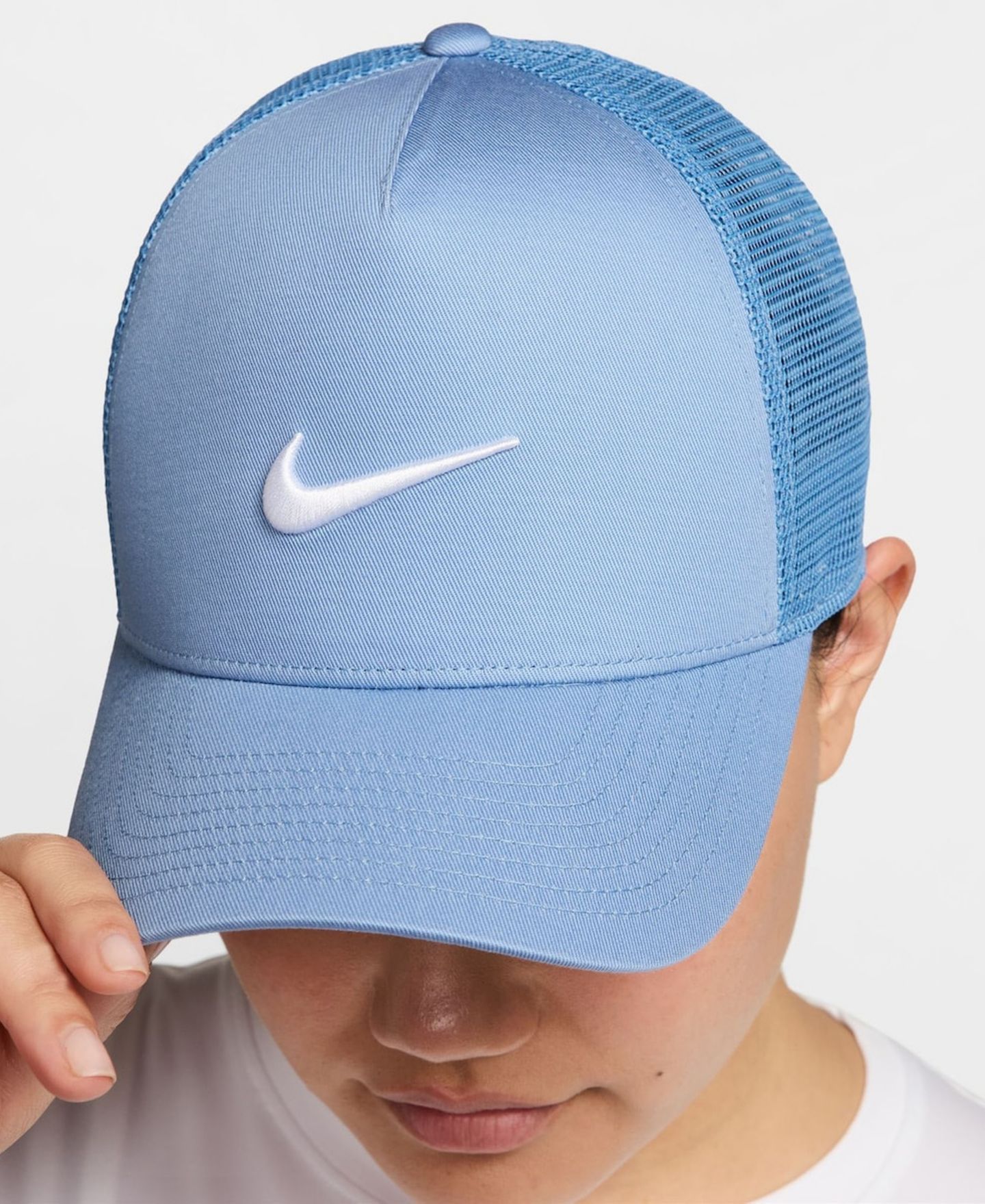 Мужская кепка Nike and Light Blue Swoosh Rise Trucker Adjustable Hat — фото 2