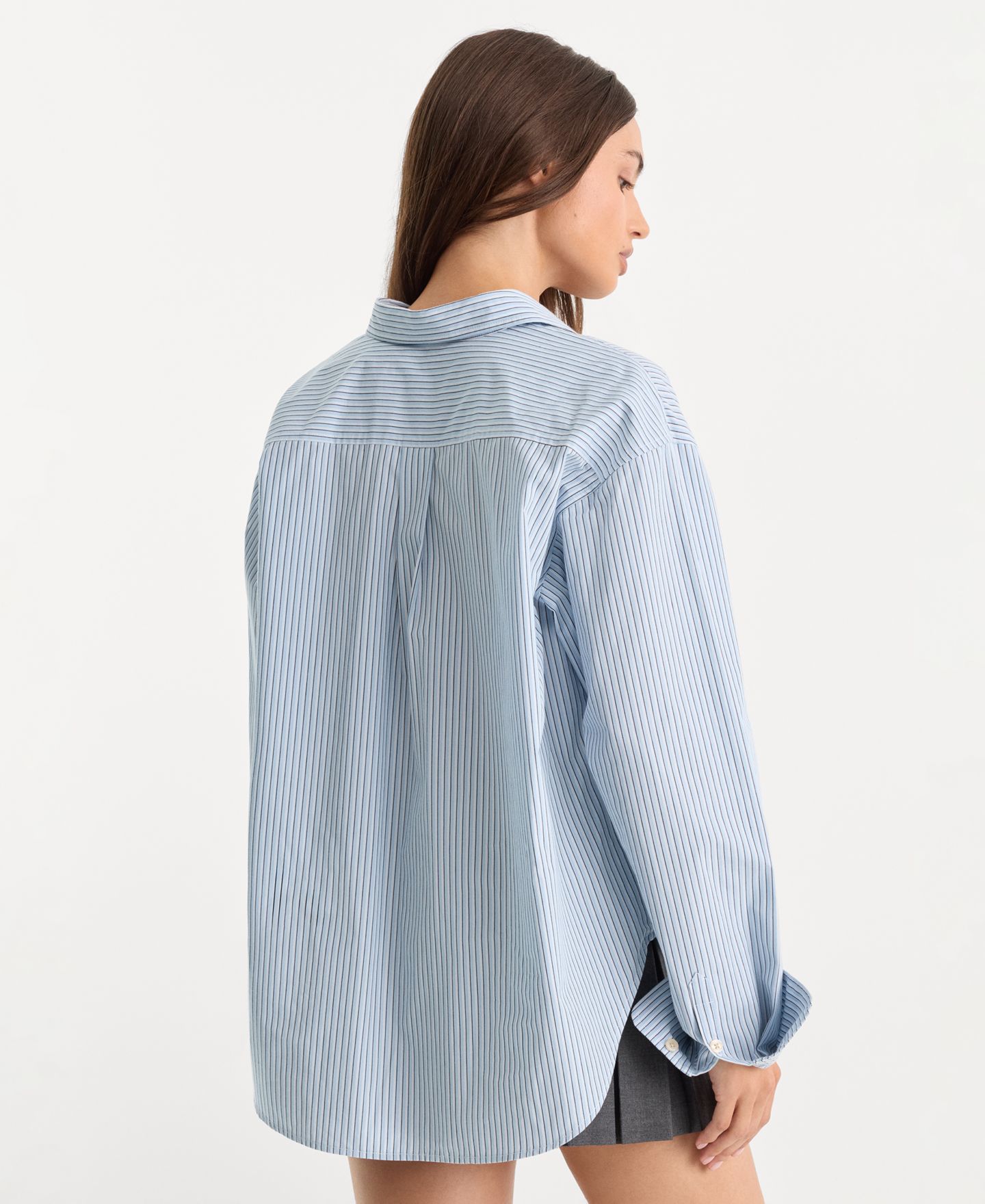 Женская рубашка Good American Poplin Oversized Classic, цвет: Небесно-голубой полосатый — фото 4