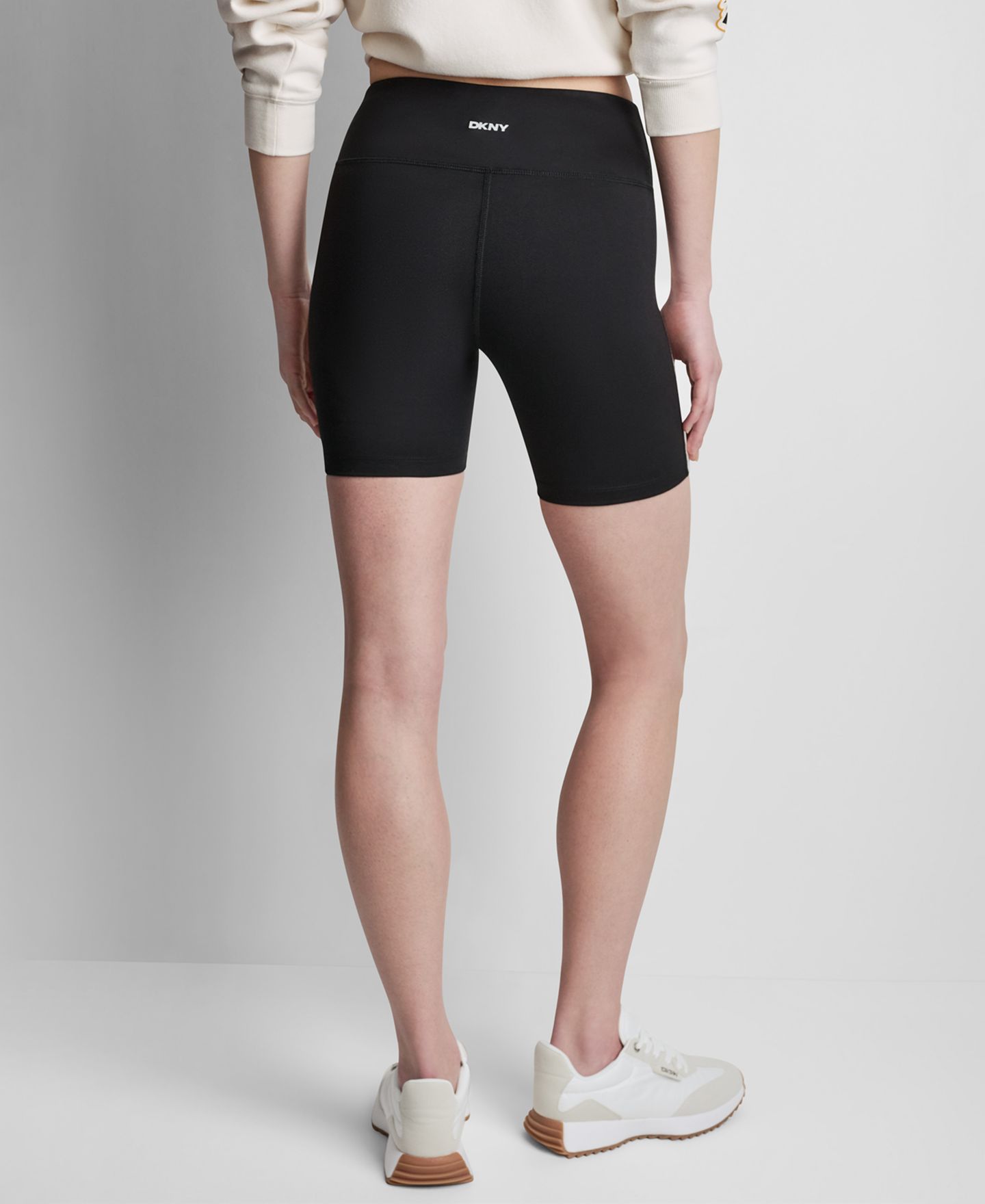 Женские шорты DKNY Sport Balance Compression High-Waist Bike Shorts, цвет: Чёрный / Сливочный — фото 5